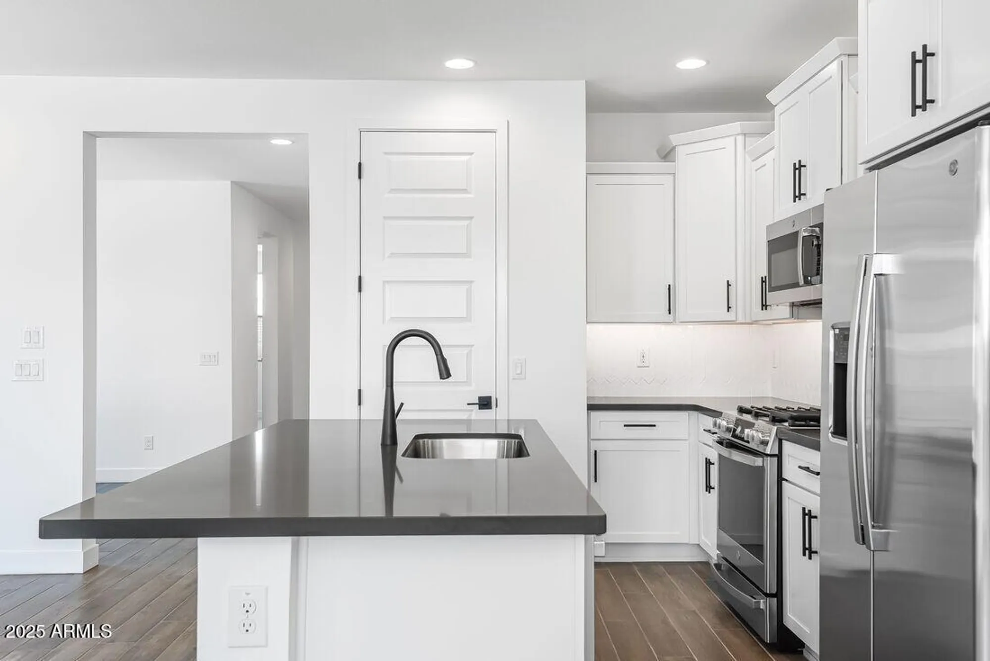 Property Slideshow image 3 of 41 | 18147 w hiddenview dr, Goodyear, AZ, 85338