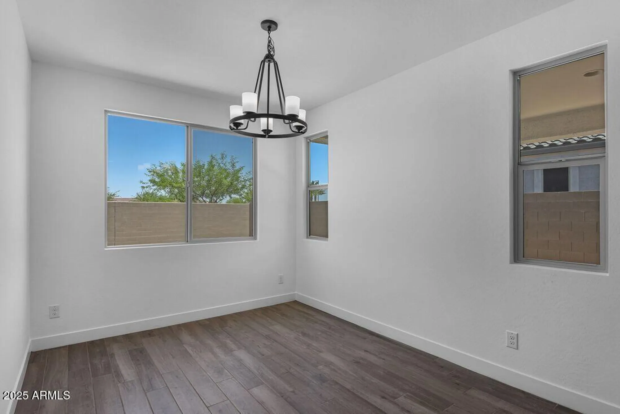 Property Slideshow image 17 of 42 | 18126 w hiddenview dr, Goodyear, AZ, 85338