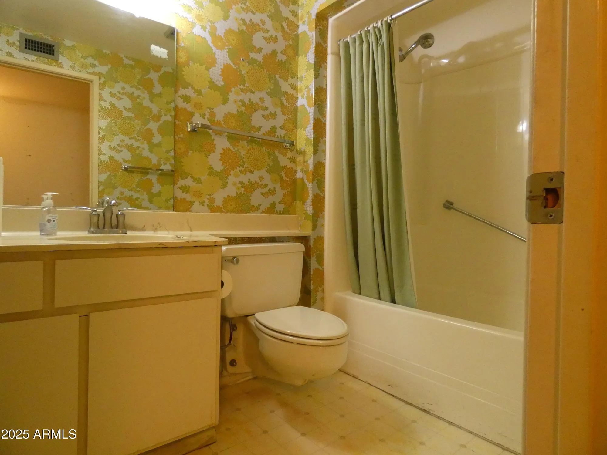 Property Slideshow image 16 of 19 | 13442 n emberwood dr, Sun City, AZ, 85351