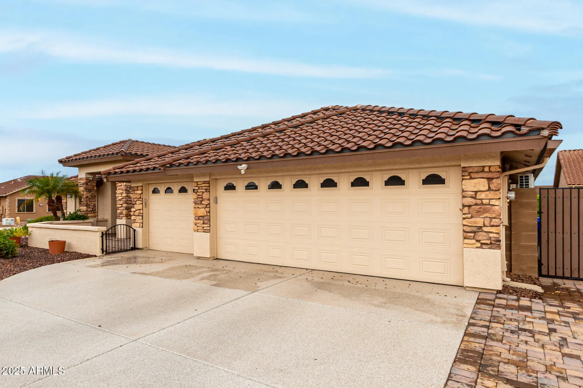 Property Slideshow image 3 of 33 | 2840 s alderwood cir, Mesa, AZ, 85212