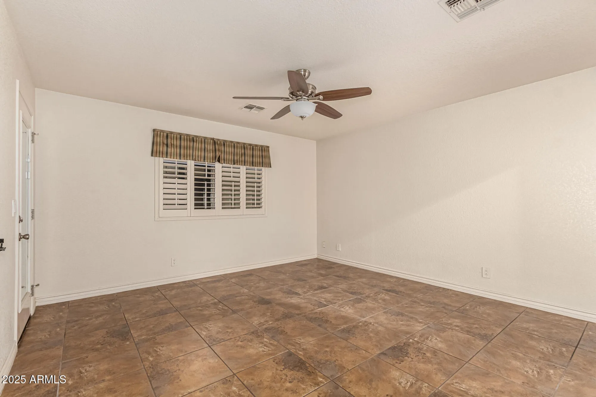 Property Slideshow image 16 of 33 | 2840 s alderwood cir, Mesa, AZ, 85212