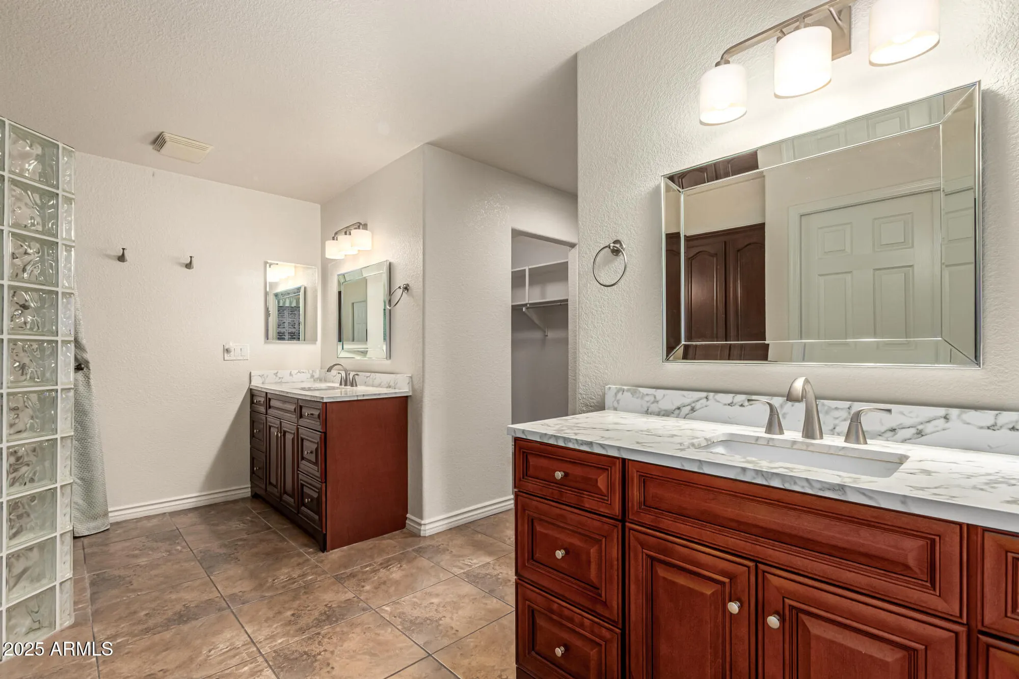 Property Slideshow image 18 of 33 | 2840 s alderwood cir, Mesa, AZ, 85212