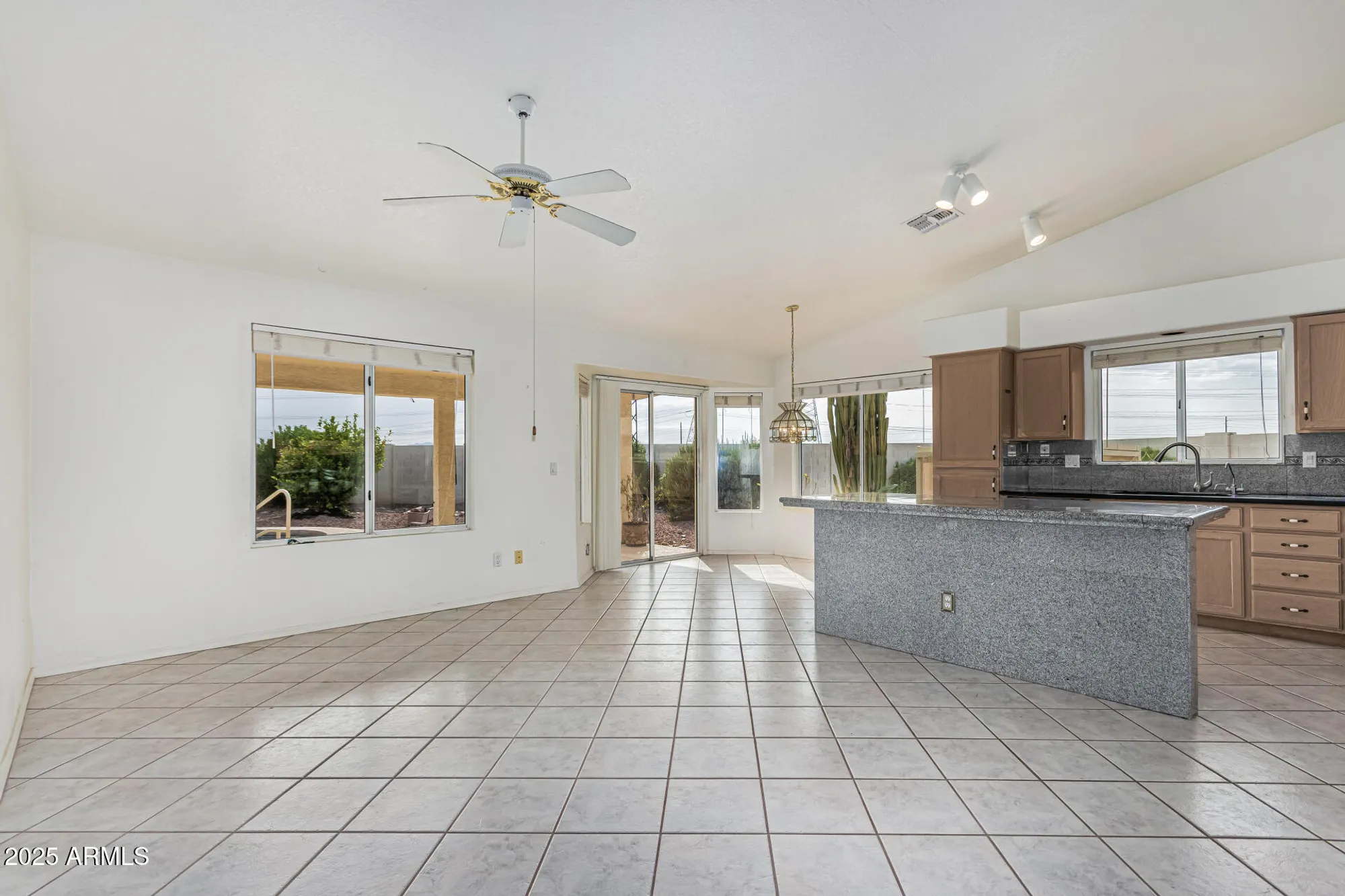 Property Slideshow image 4 of 20 | 11076 w runion dr, Sun City, AZ, 85373