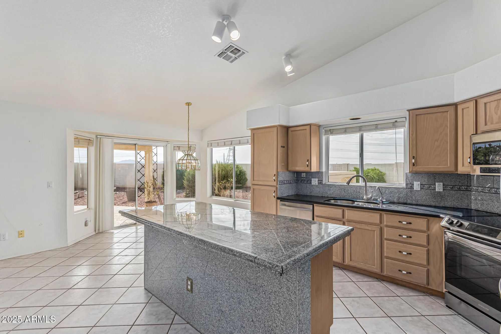 Property Slideshow image 7 of 20 | 11076 w runion dr, Sun City, AZ, 85373