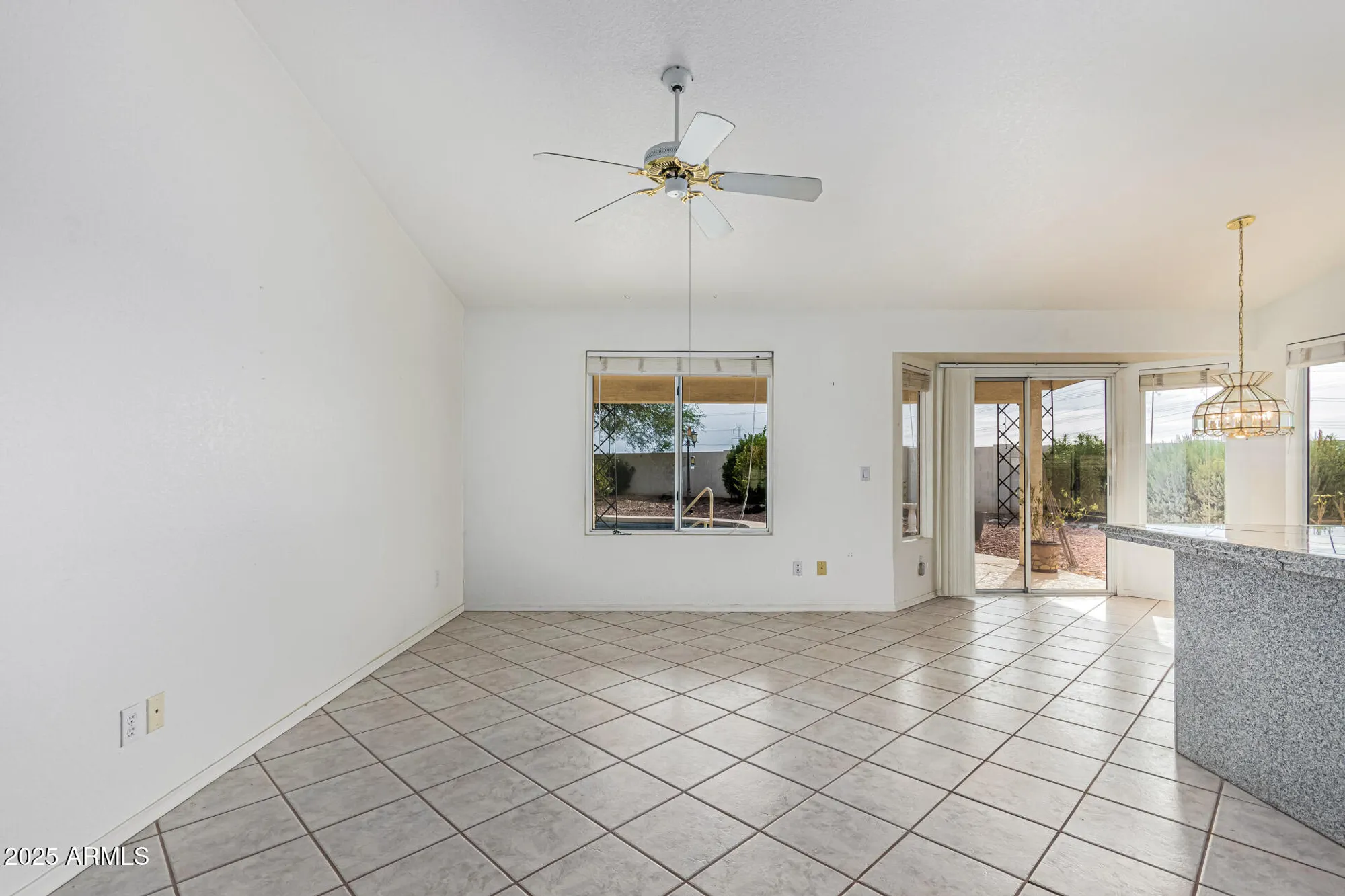 Property Slideshow image 5 of 20 | 11076 w runion dr, Sun City, AZ, 85373