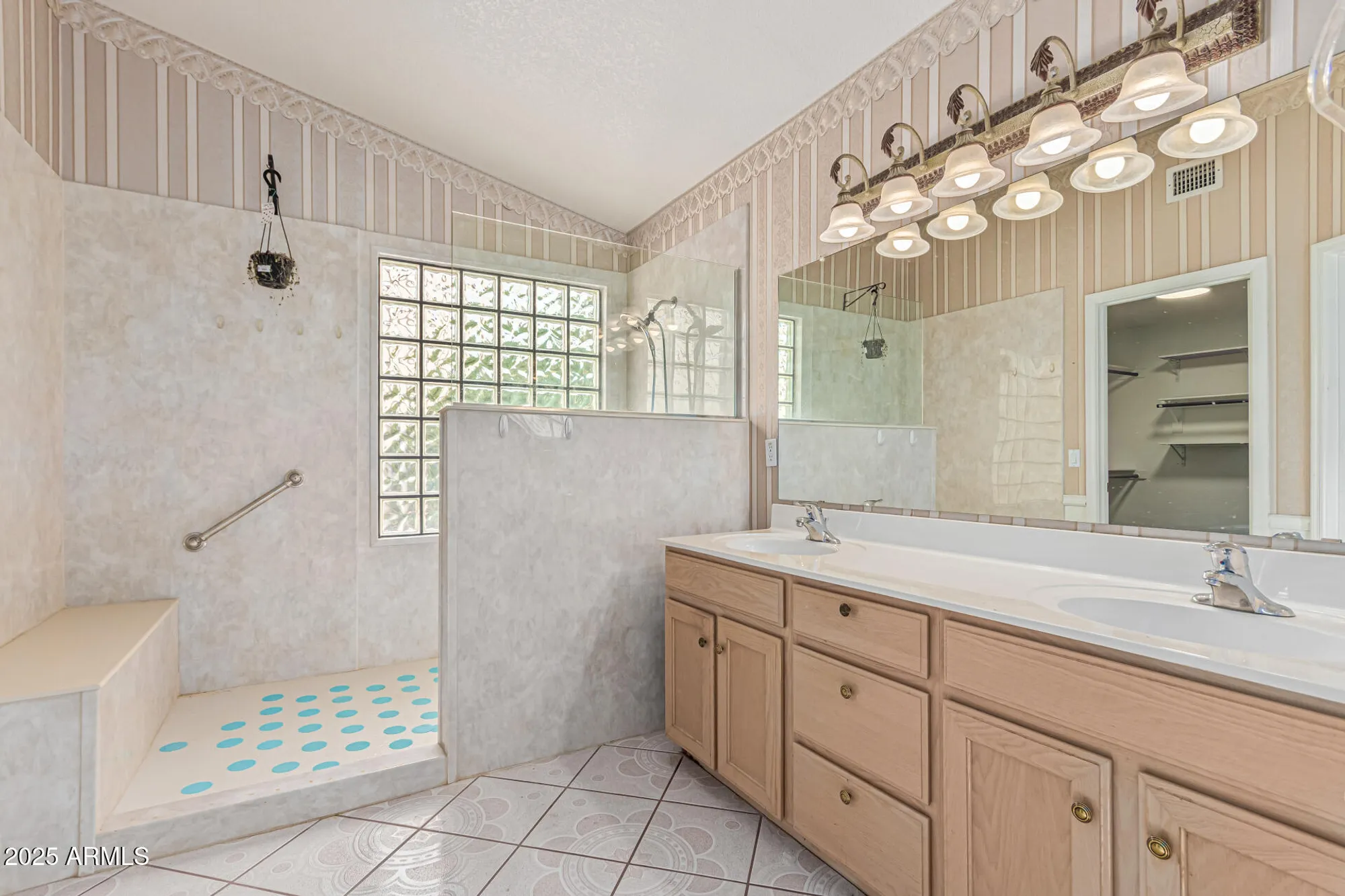 Property Slideshow image 10 of 20 | 11076 w runion dr, Sun City, AZ, 85373