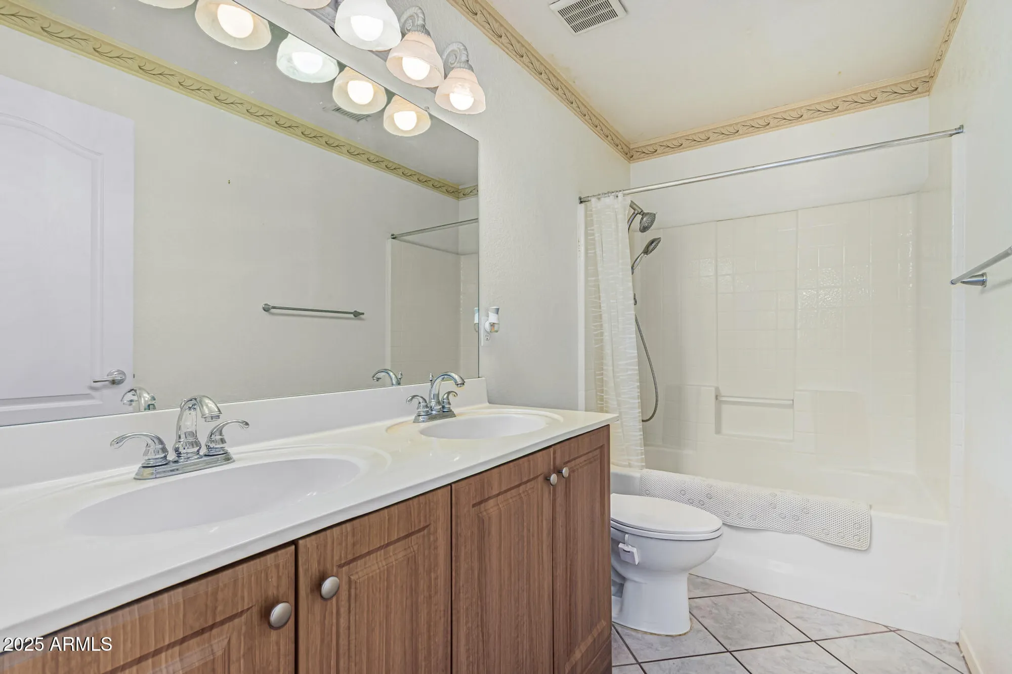 Property Slideshow image 15 of 20 | 11076 w runion dr, Sun City, AZ, 85373