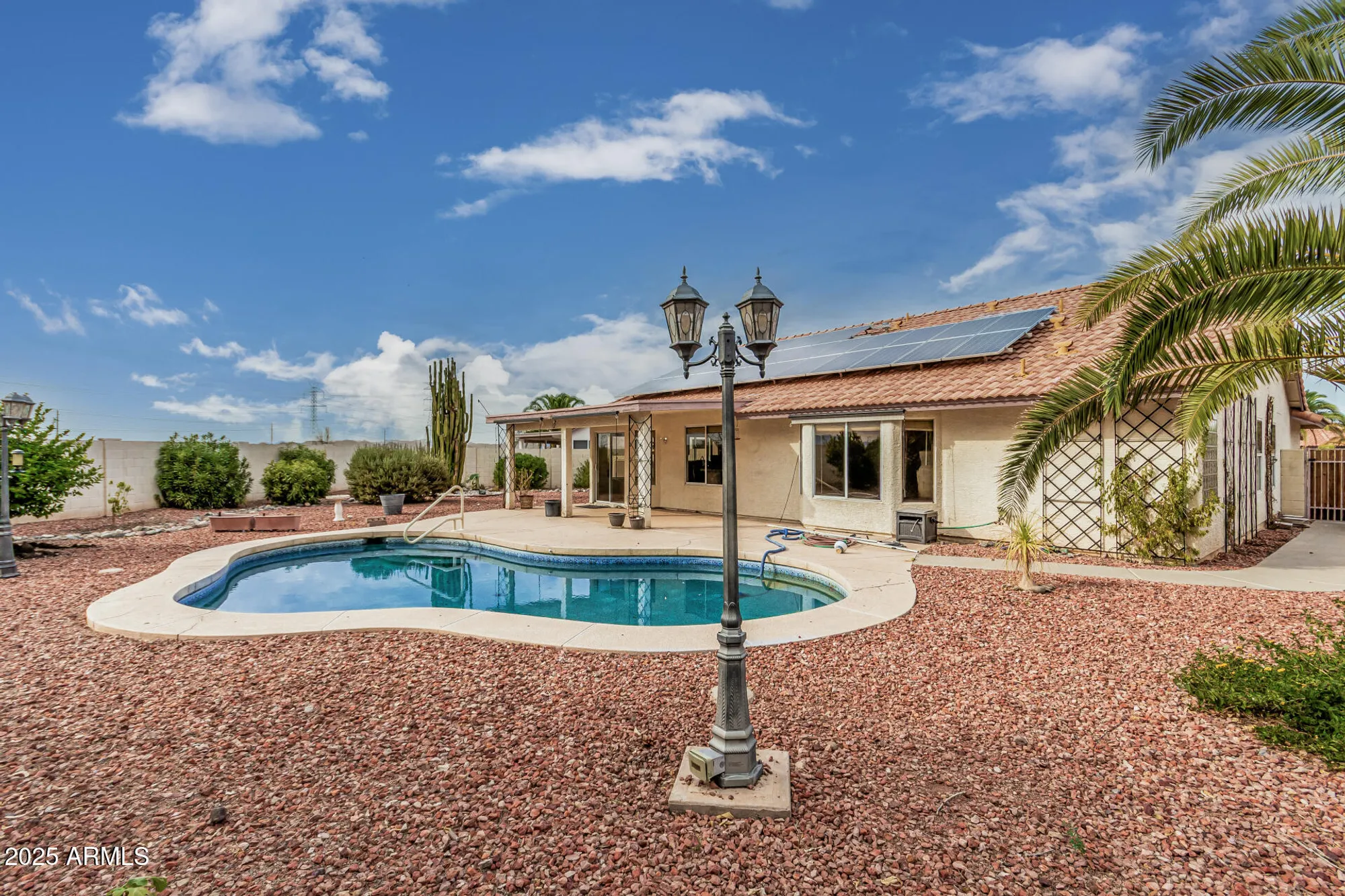 Property Slideshow image 18 of 20 | 11076 w runion dr, Sun City, AZ, 85373