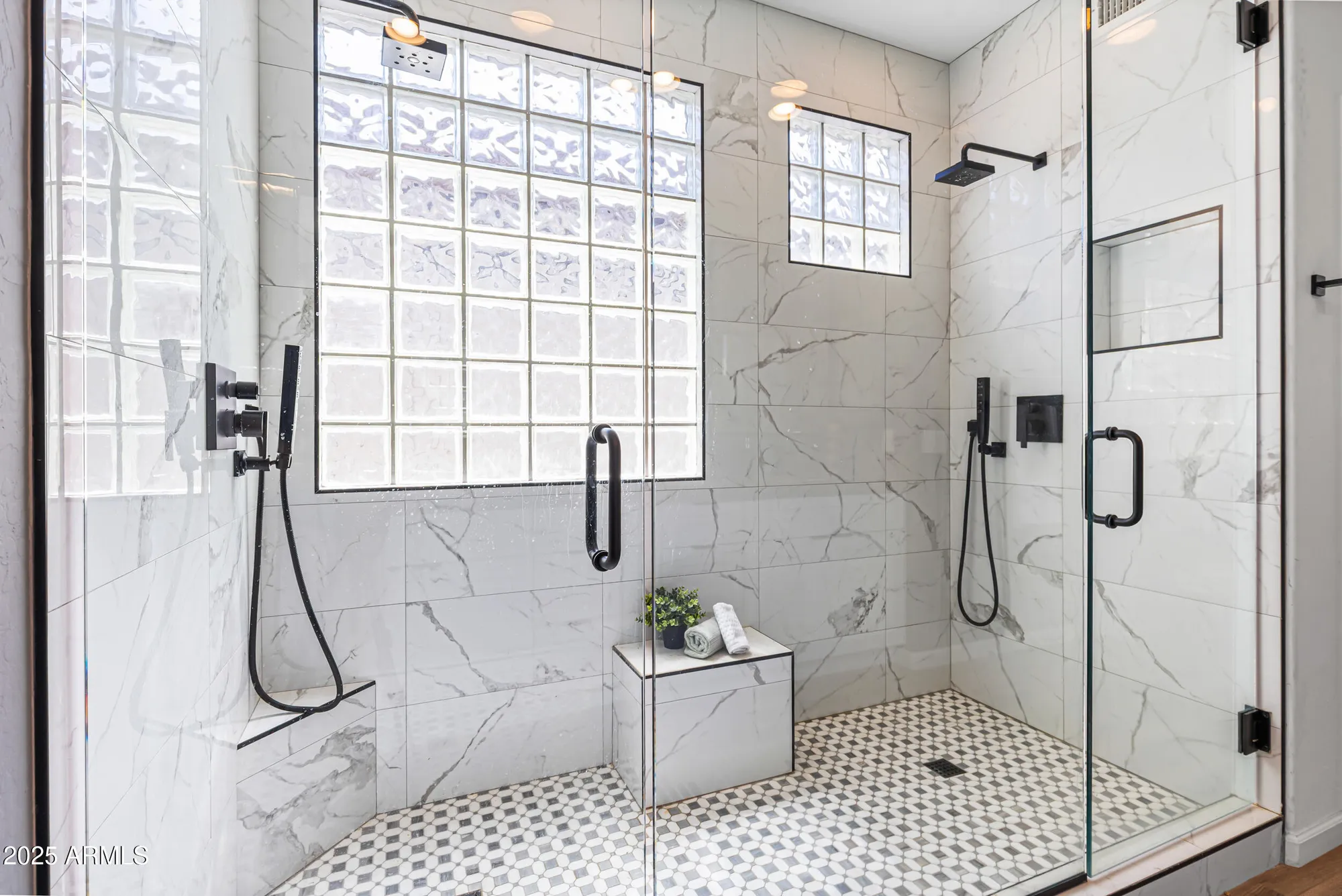 Property Slideshow image 20 of 37 | 34476 n 68th way, Scottsdale, AZ, 85266