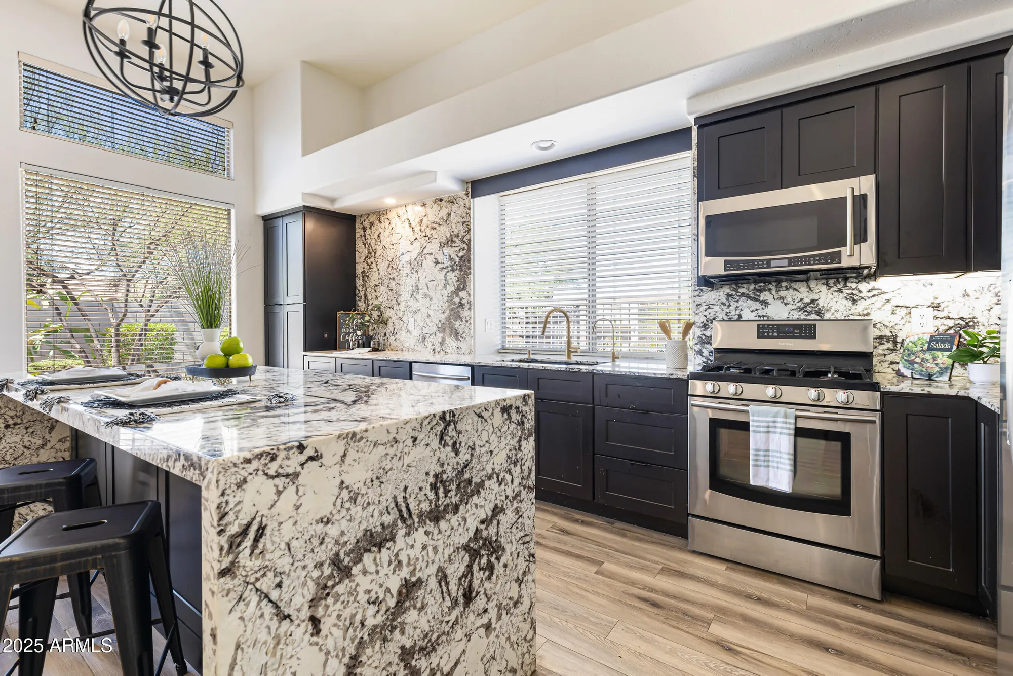 Property Slideshow image 9 of 37 | 34476 n 68th way, Scottsdale, AZ, 85266