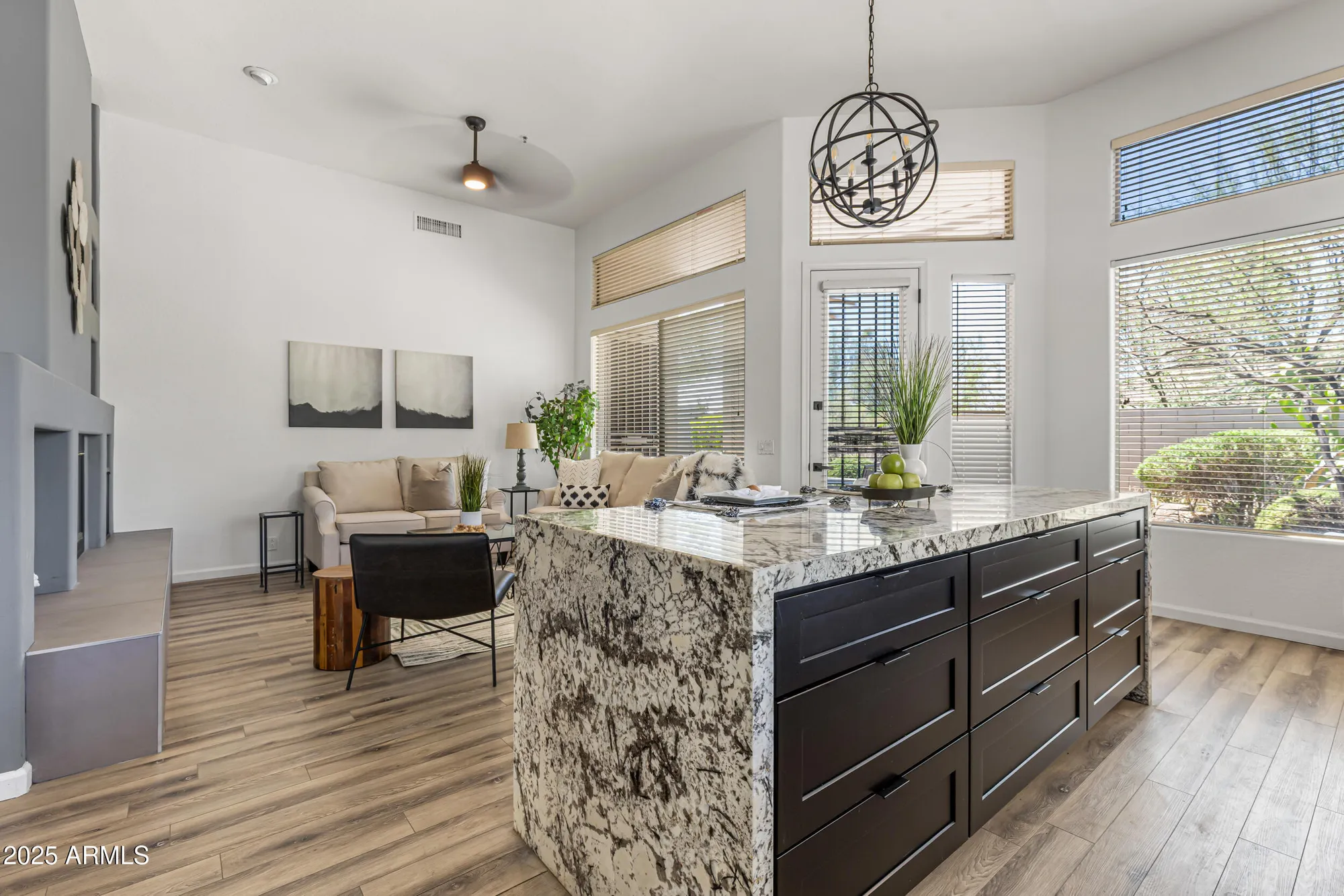 Property Slideshow image 17 of 37 | 34476 n 68th way, Scottsdale, AZ, 85266