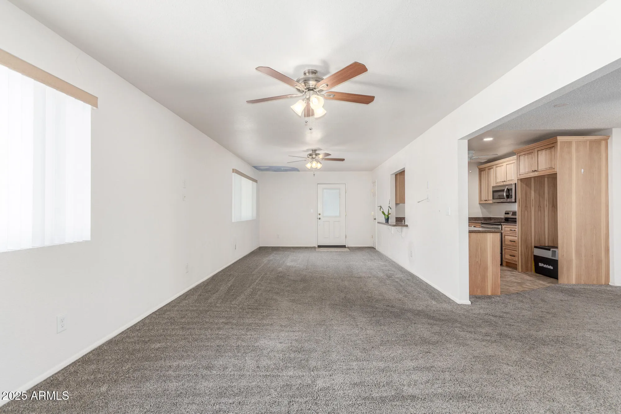 Property Slideshow image 4 of 37 | 9732 w newport dr, Sun City, AZ, 85351