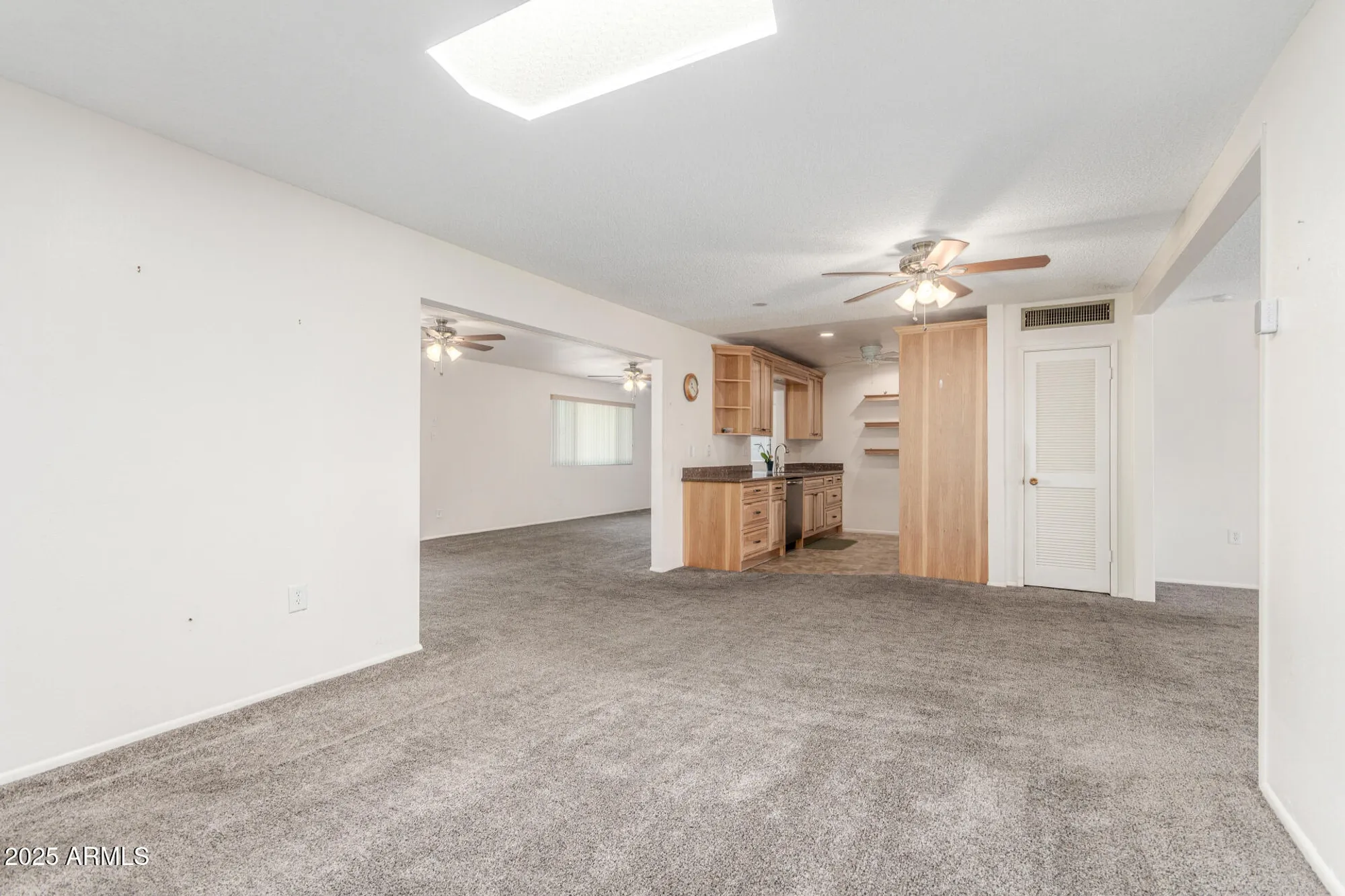 Property Slideshow image 5 of 37 | 9732 w newport dr, Sun City, AZ, 85351