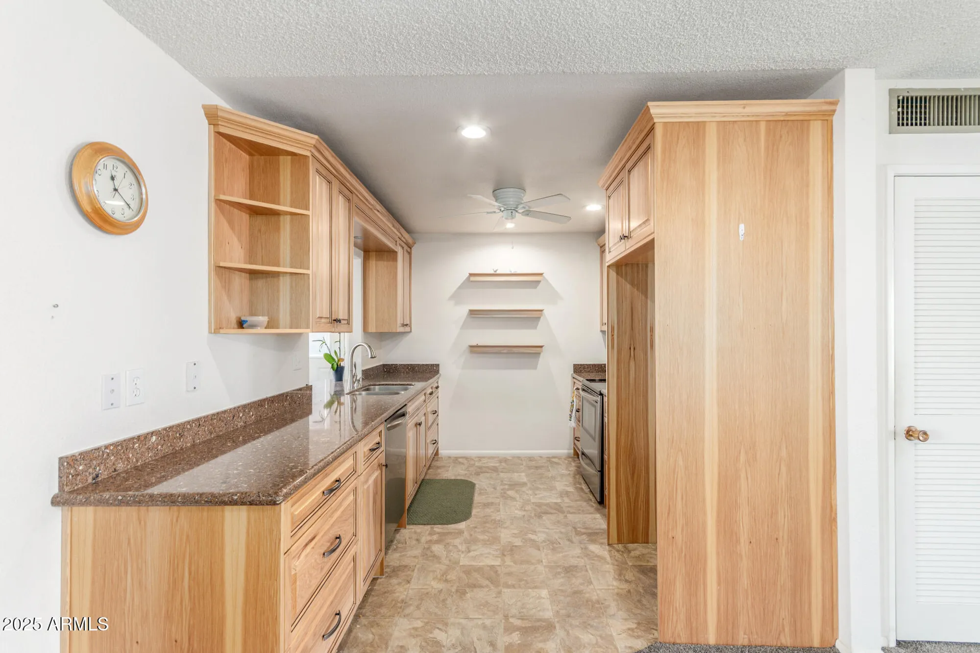 Property Slideshow image 14 of 37 | 9732 w newport dr, Sun City, AZ, 85351