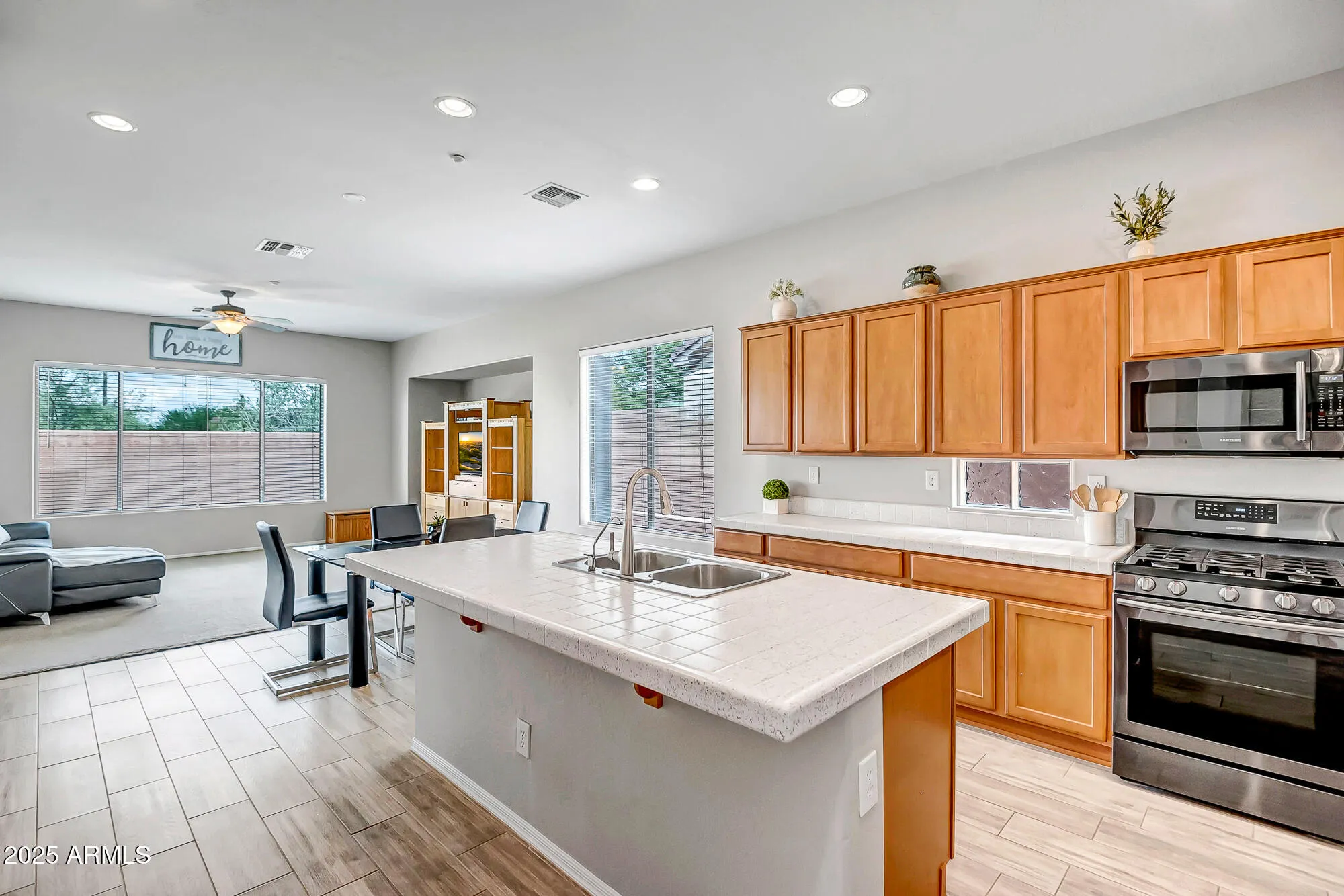 Property Slideshow image 12 of 57 | 41318 n bent creek way, Anthem, AZ, 85086