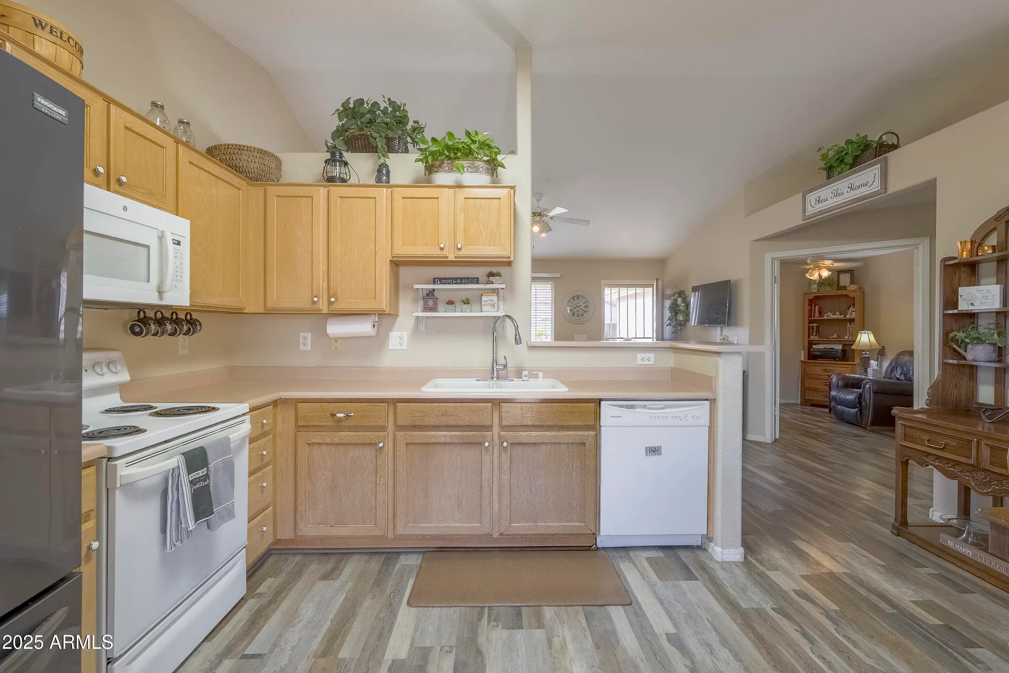 Property Slideshow image 7 of 36 | 10528 w potter dr, Peoria, AZ, 85382