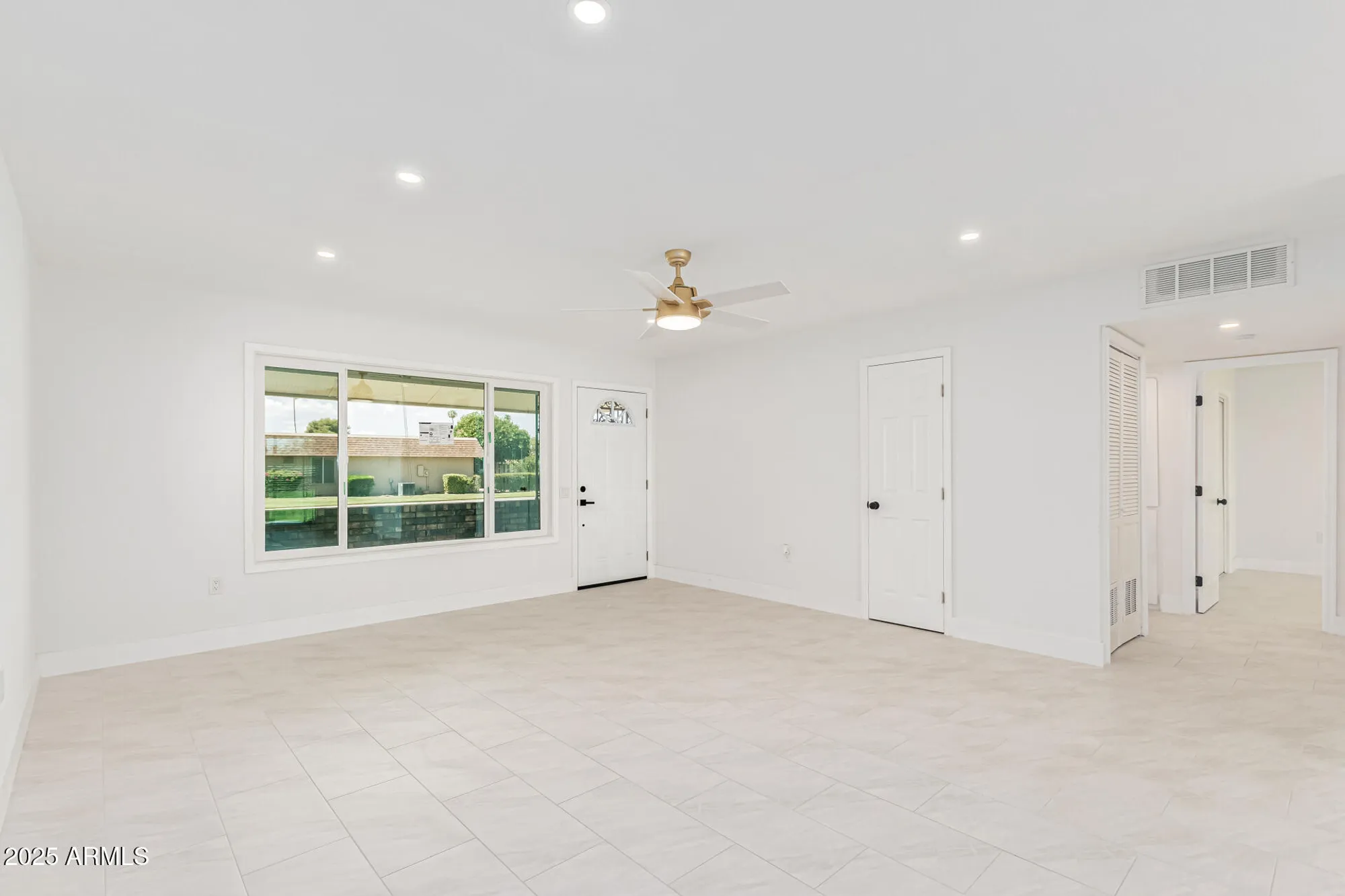 Property Slideshow image 11 of 38 | 15401 n cameo dr, Sun City, AZ, 85351