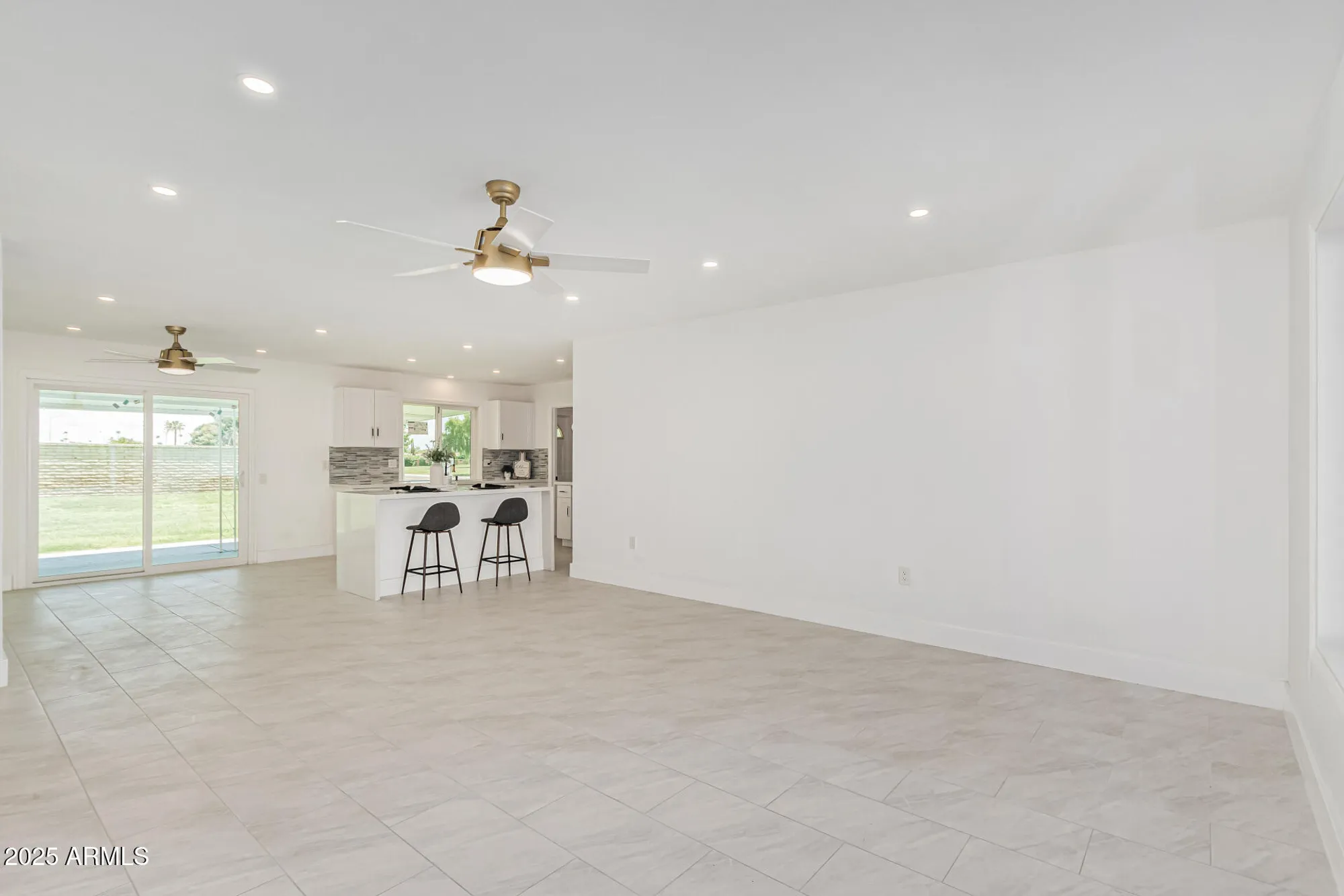 Property Slideshow image 12 of 38 | 15401 n cameo dr, Sun City, AZ, 85351