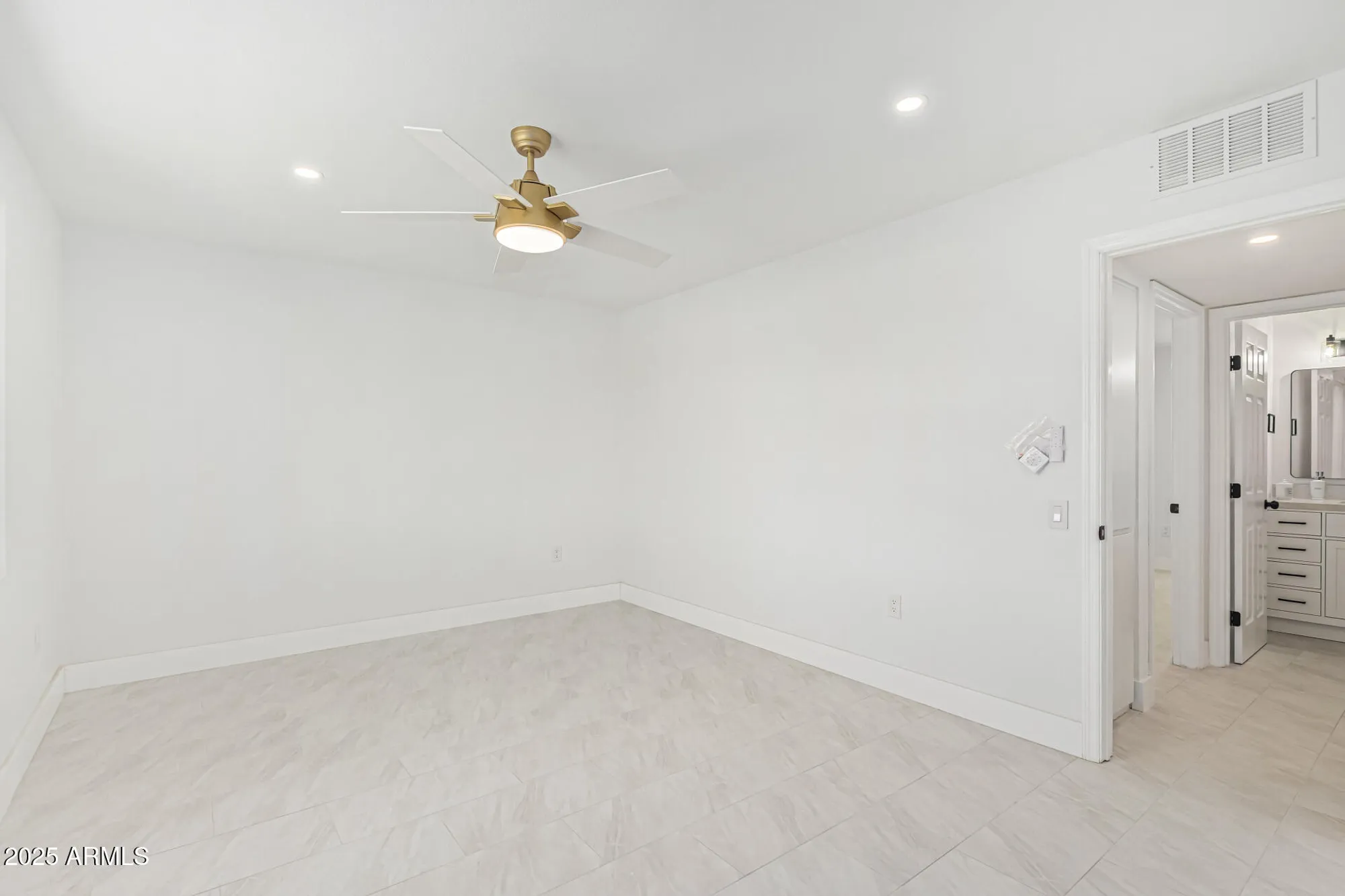 Property Slideshow image 21 of 38 | 15401 n cameo dr, Sun City, AZ, 85351