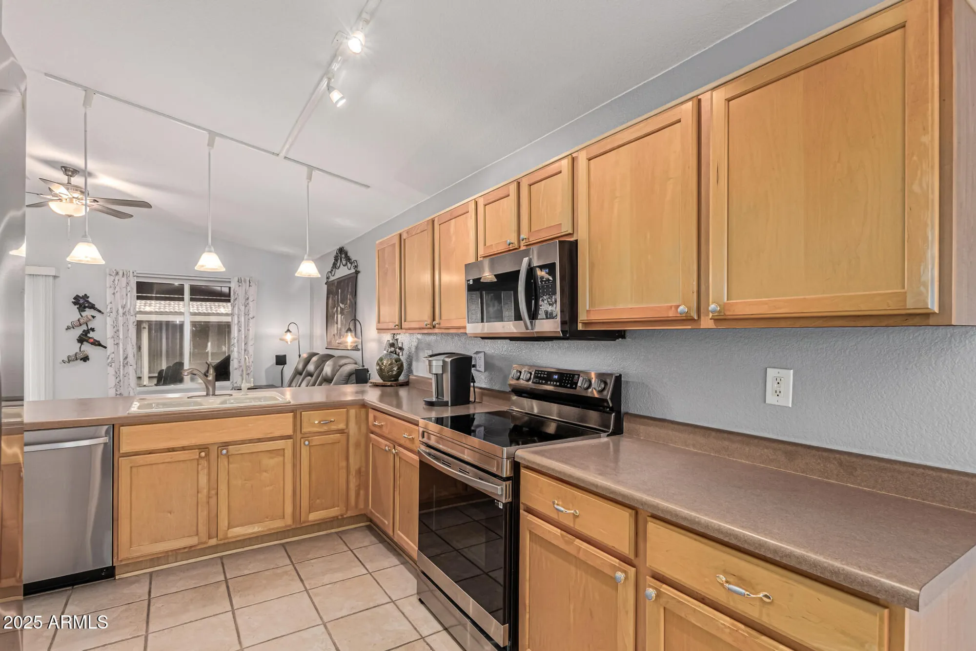 Property Slideshow image 17 of 54 | 1361 e torrey pines ln, Chandler, AZ, 85249