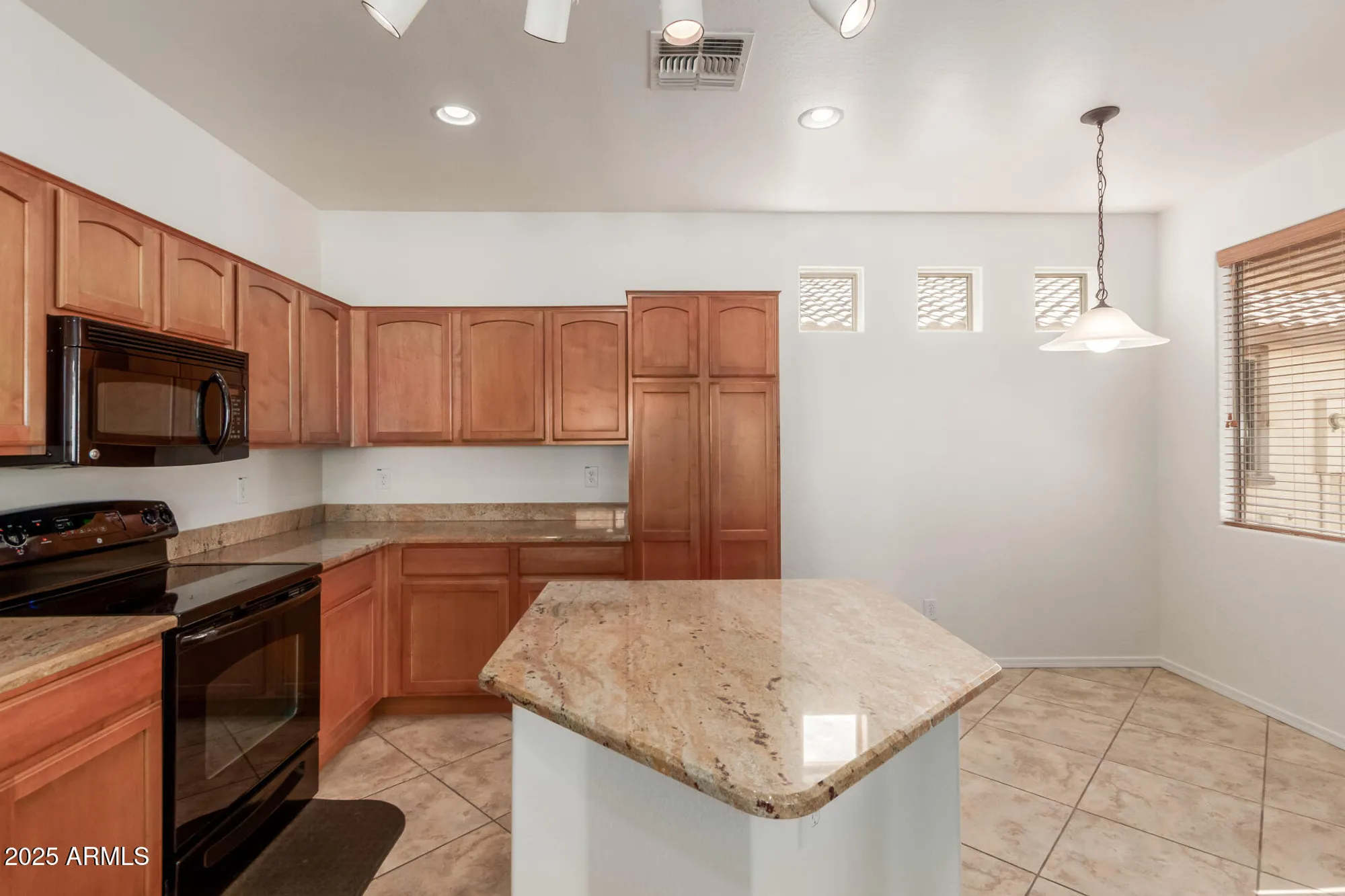 Property Slideshow image 12 of 33 | 22529 w twilight trl, Buckeye, AZ, 85326