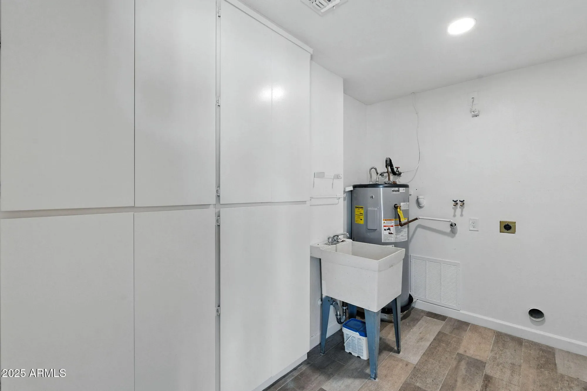 Property Slideshow image 38 of 66 | 9735 w country club dr, Sun City, AZ, 85373