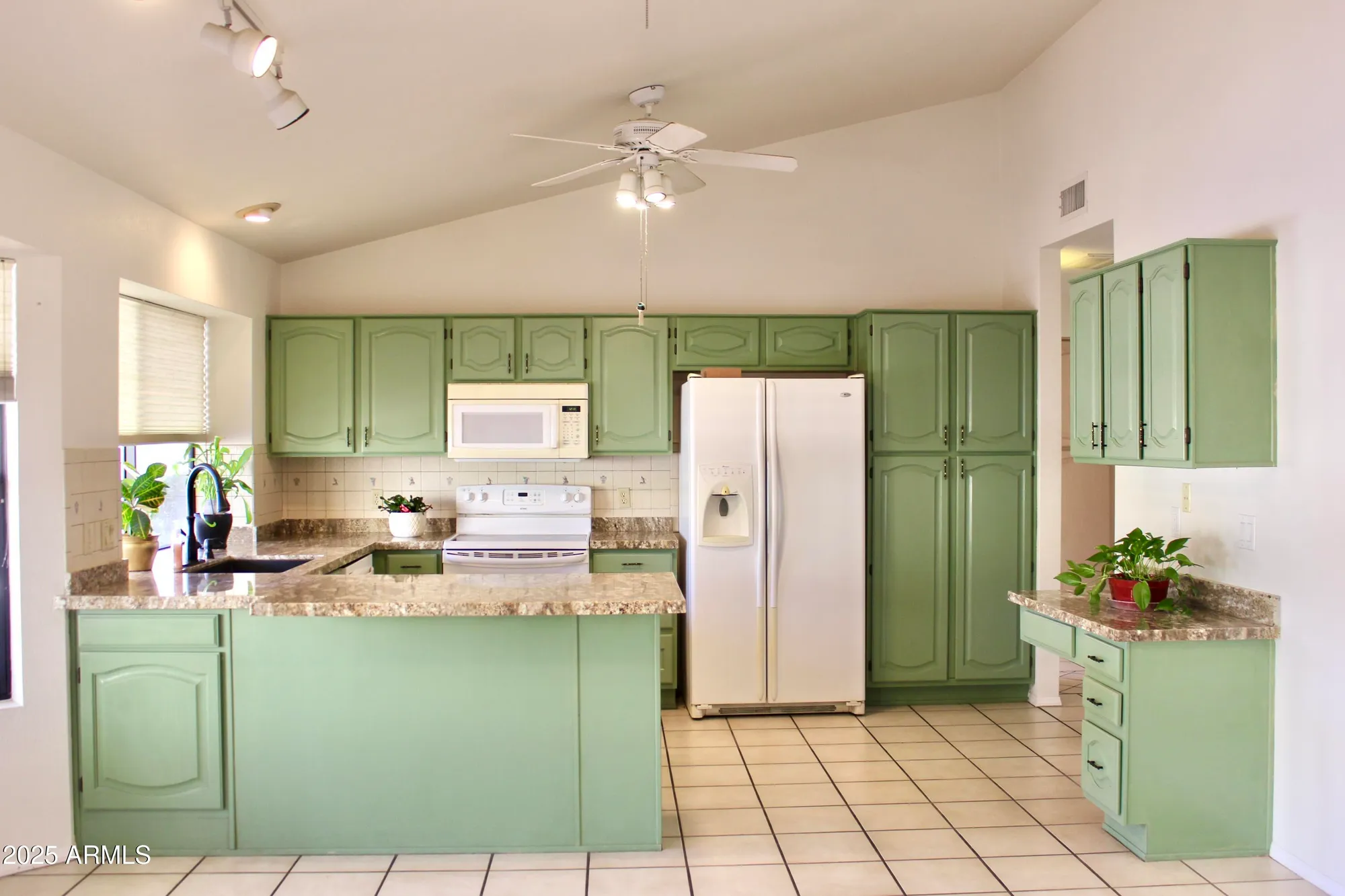 Property Slideshow image 13 of 39 | 9238 w behrend dr, Peoria, AZ, 85382