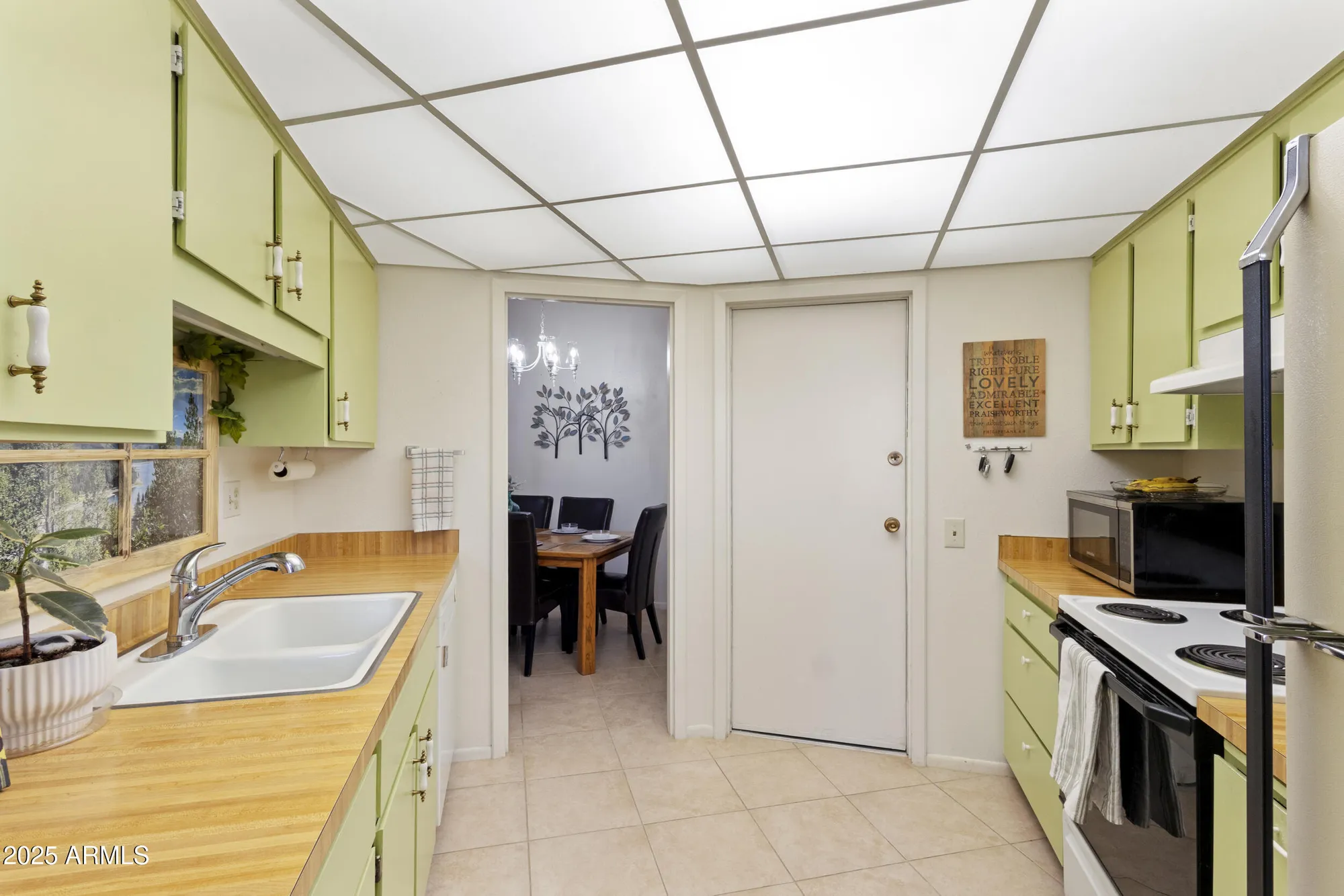 Property Slideshow image 10 of 27 | 10140 w campana dr, Sun City, AZ, 85351