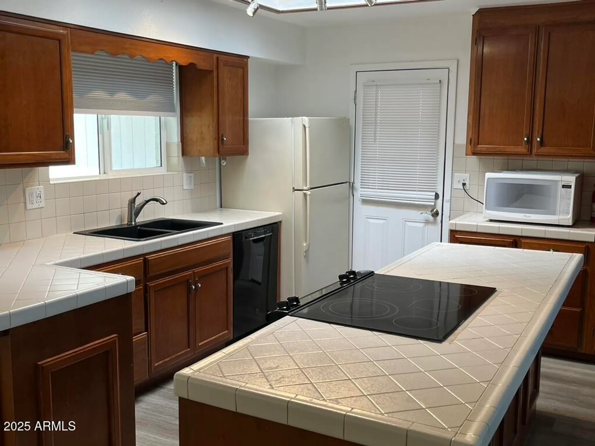 Property Slideshow image 14 of 28 | 10419 w snead dr, Sun City, AZ, 85351