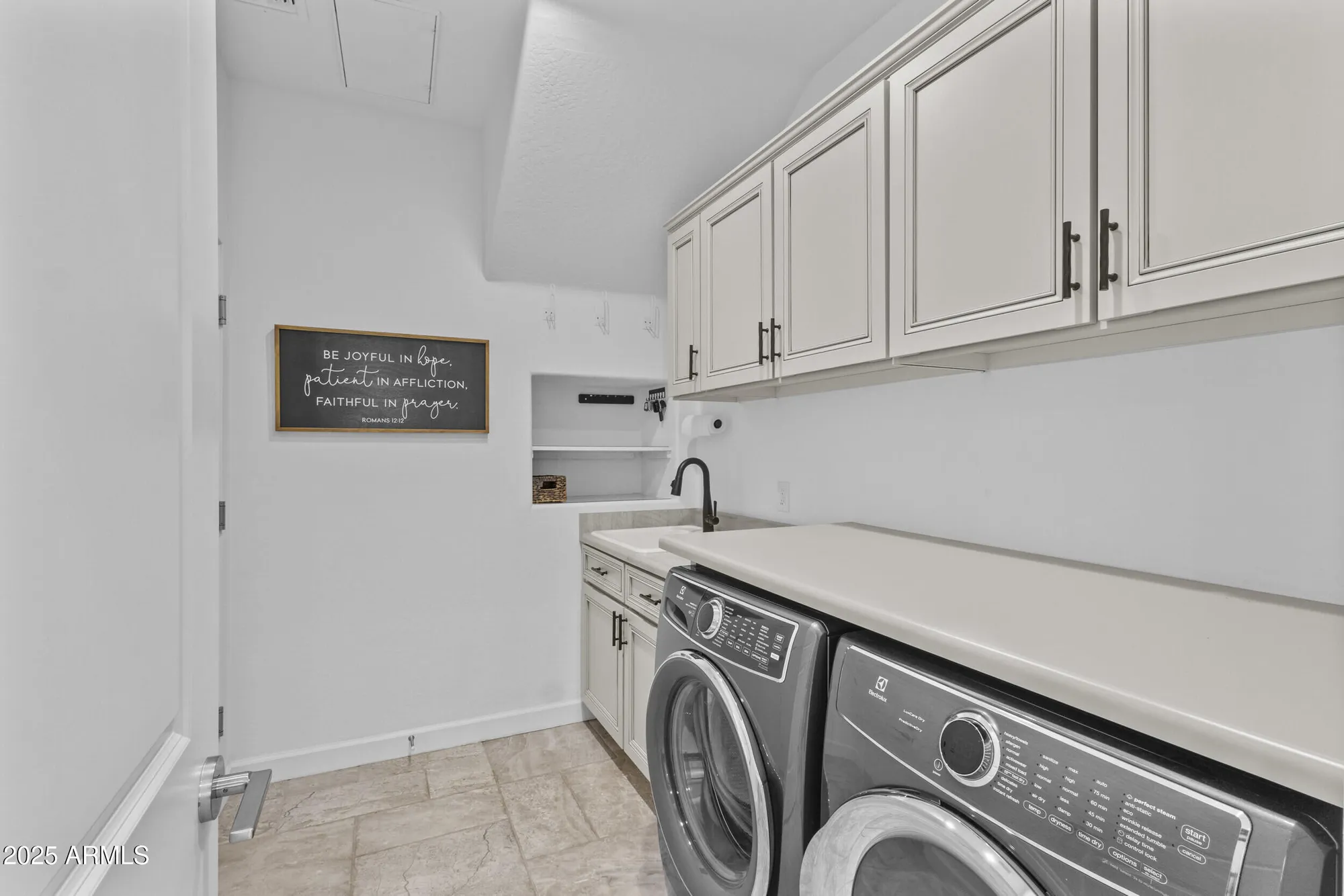 Property Slideshow image 9 of 58 | 295 e santa lucia ln, Queen Creek, AZ, 85140