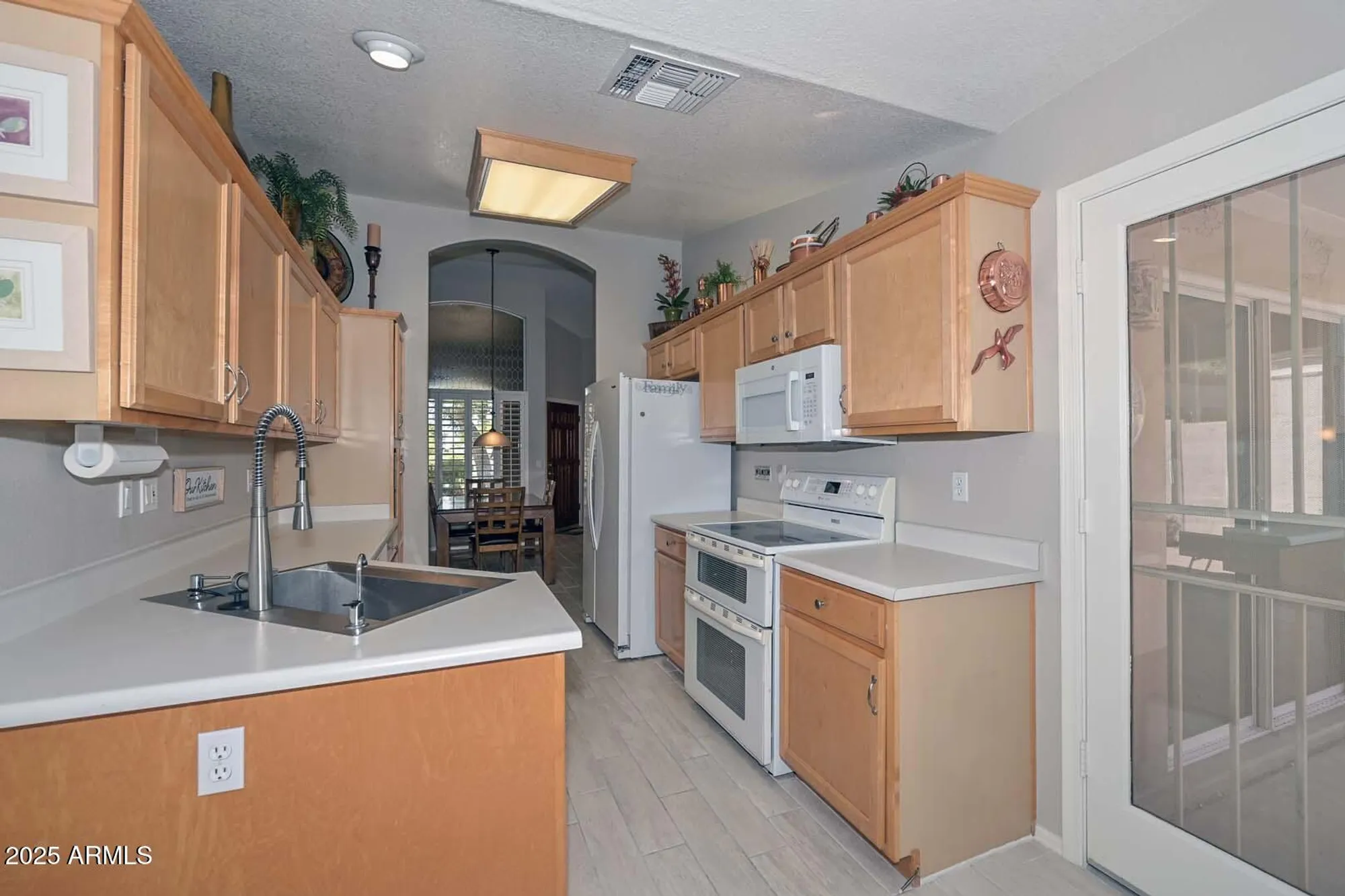 Property Slideshow image 9 of 33 | 19405 n 83rd dr, Peoria, AZ, 85382