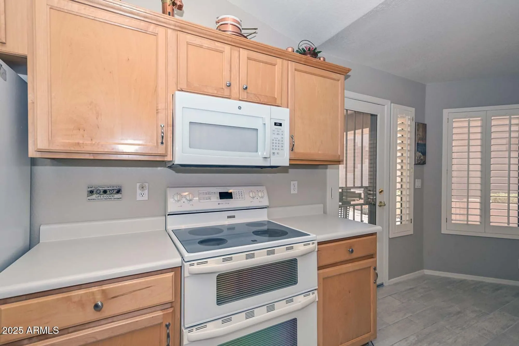 Property Slideshow image 16 of 33 | 19405 n 83rd dr, Peoria, AZ, 85382