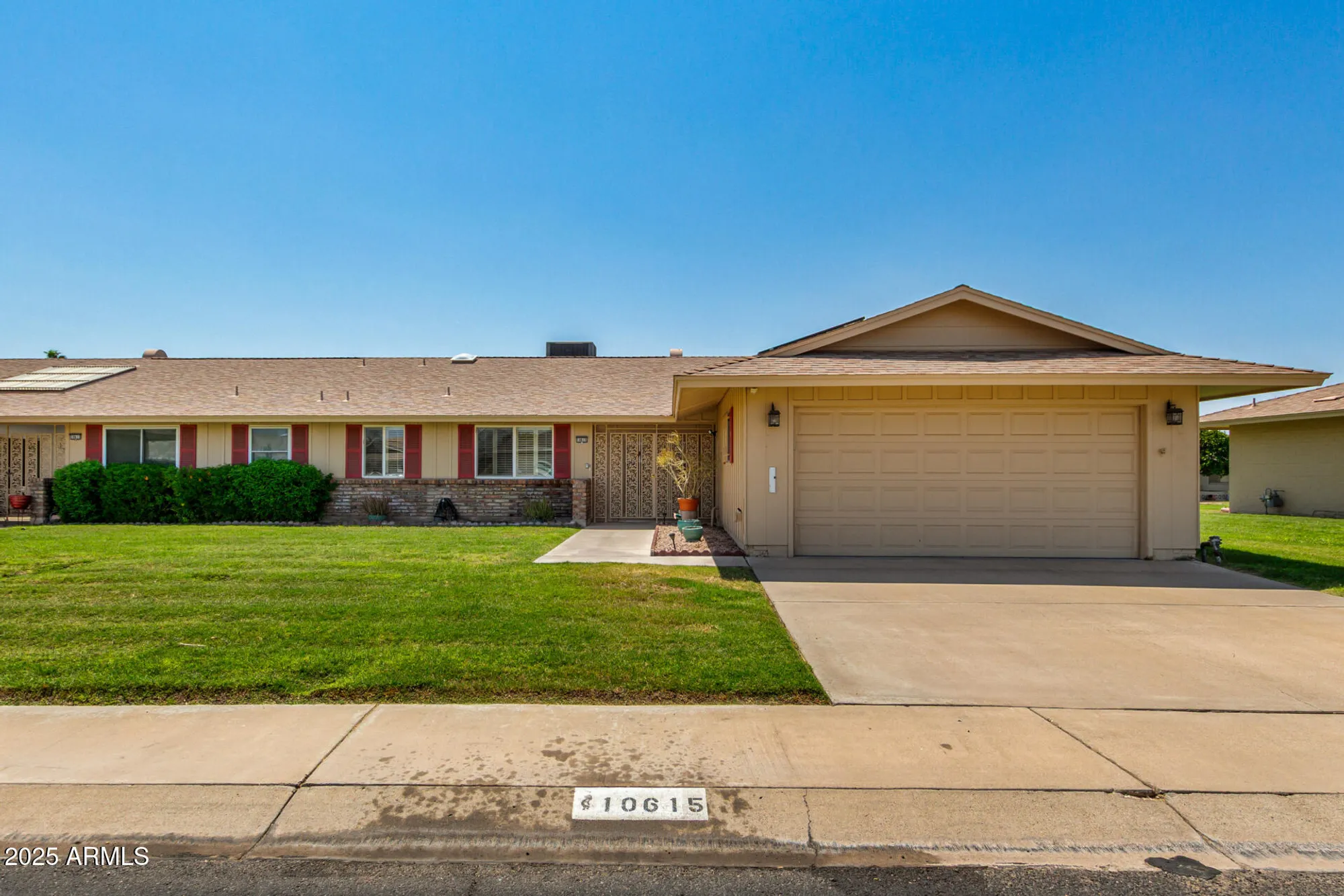 Property Slideshow image 1 of 32 | 10615 w roundelay cir, Sun City, AZ, 85351