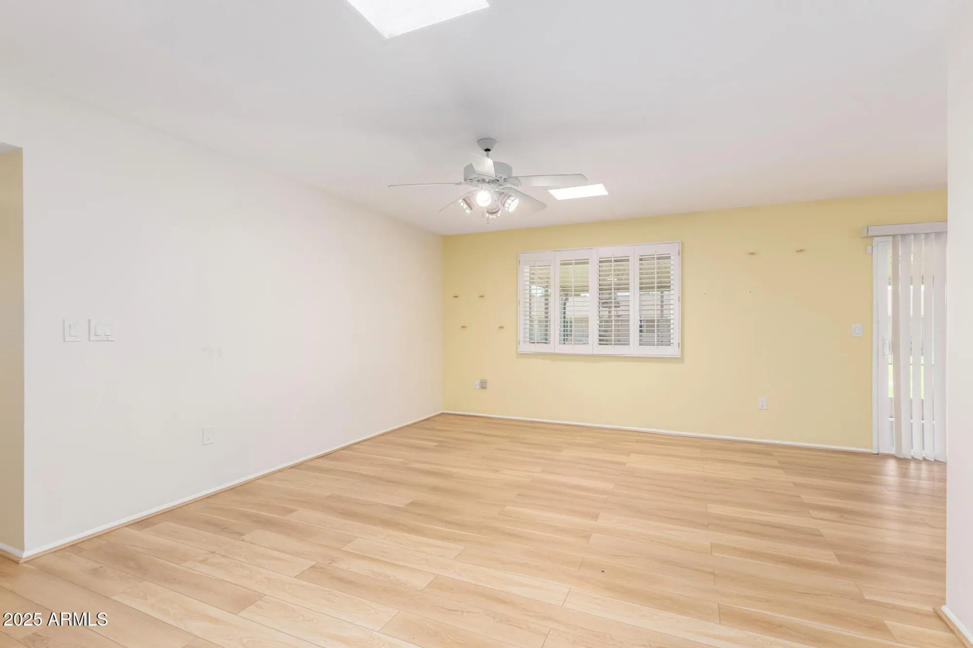 Property Slideshow image 10 of 32 | 10615 w roundelay cir, Sun City, AZ, 85351