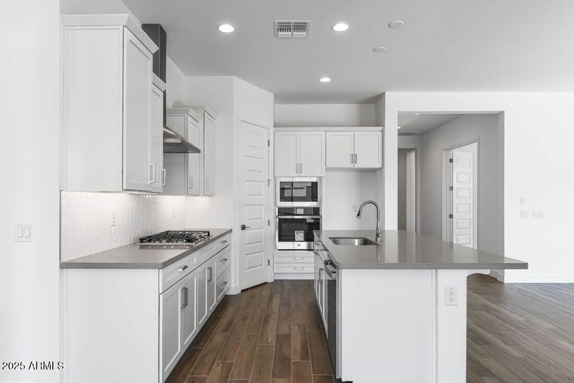 Property Slideshow image 12 of 48 | 18139 w amberwood dr, Goodyear, AZ, 85338