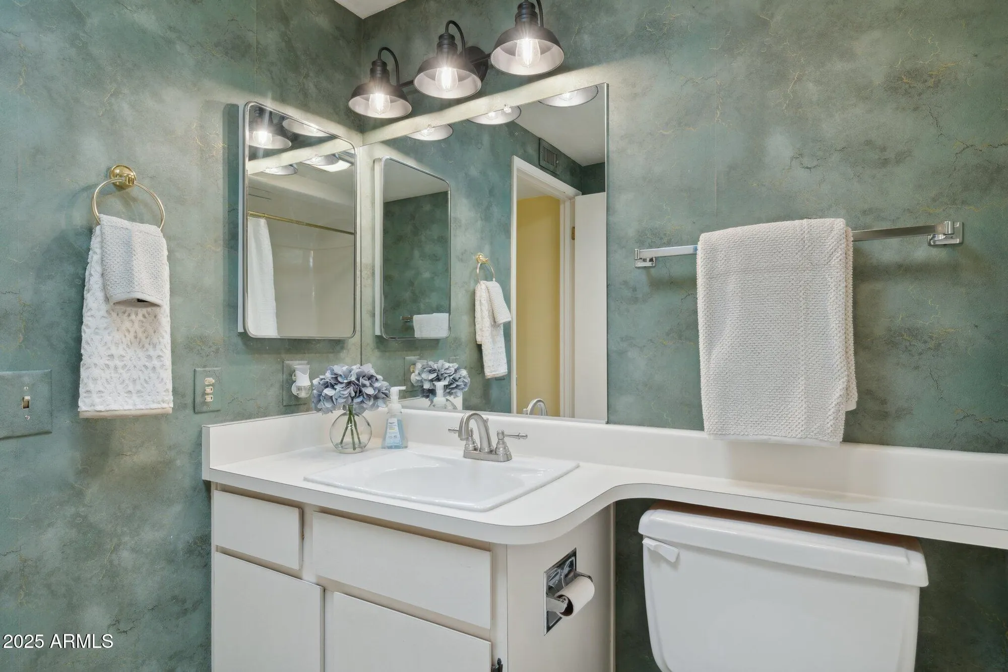 Property Slideshow image 23 of 35 | 19033 n signal butte cir, Sun City, AZ, 85373