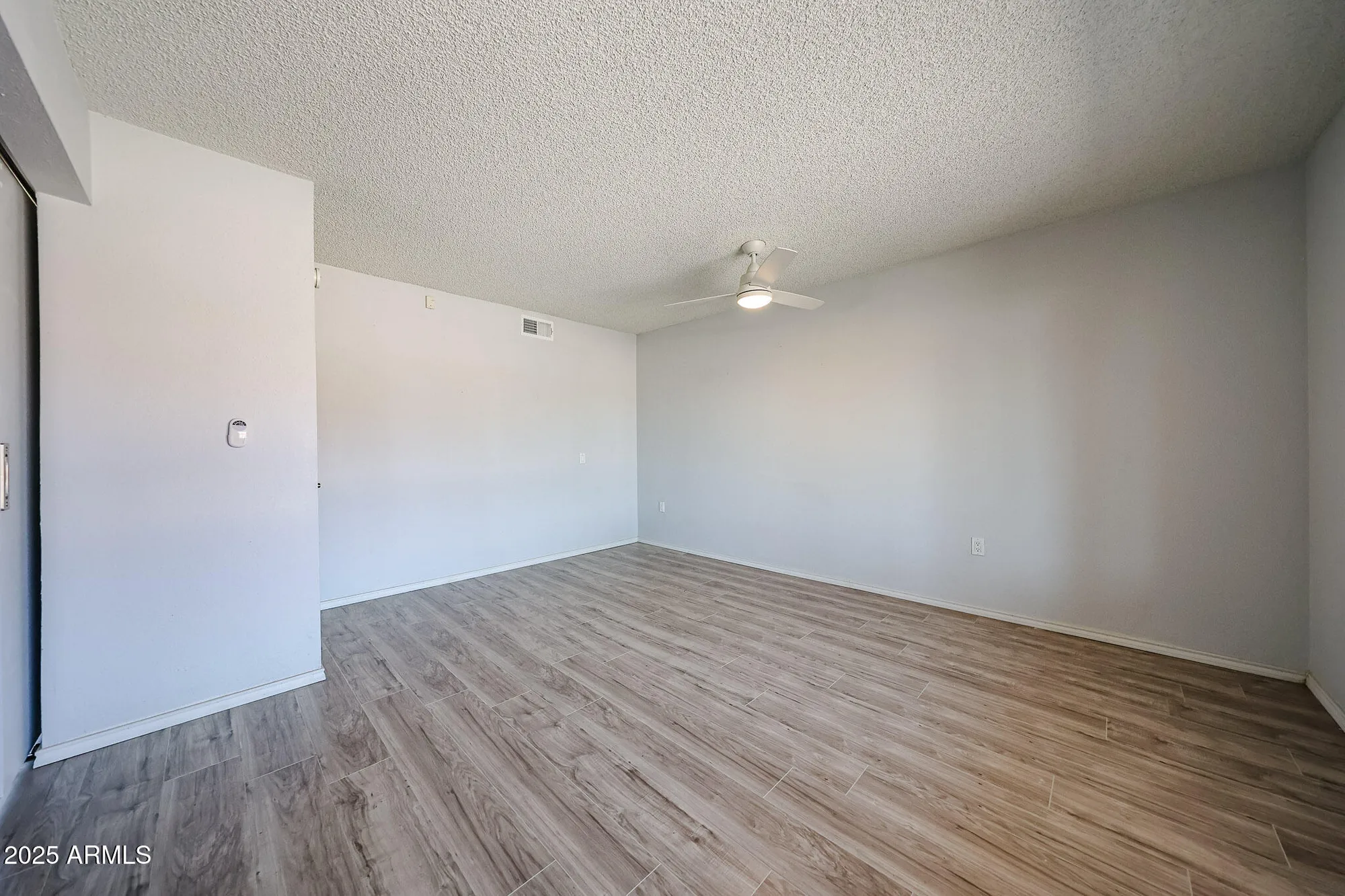 Property Slideshow image 9 of 40 | 19838 n pine springs dr, Sun City, AZ, 85373