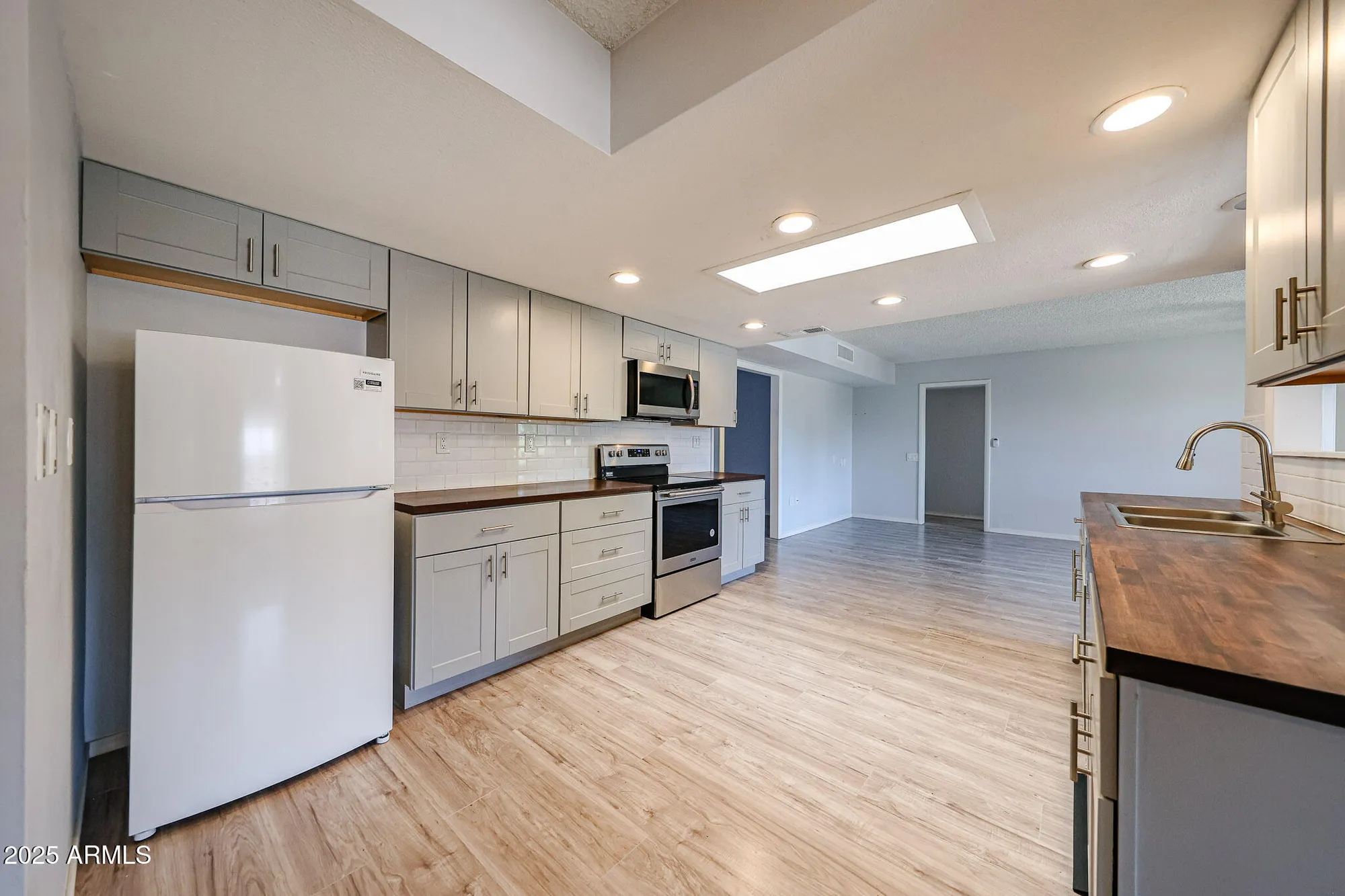 Property Slideshow image 18 of 40 | 19838 n pine springs dr, Sun City, AZ, 85373