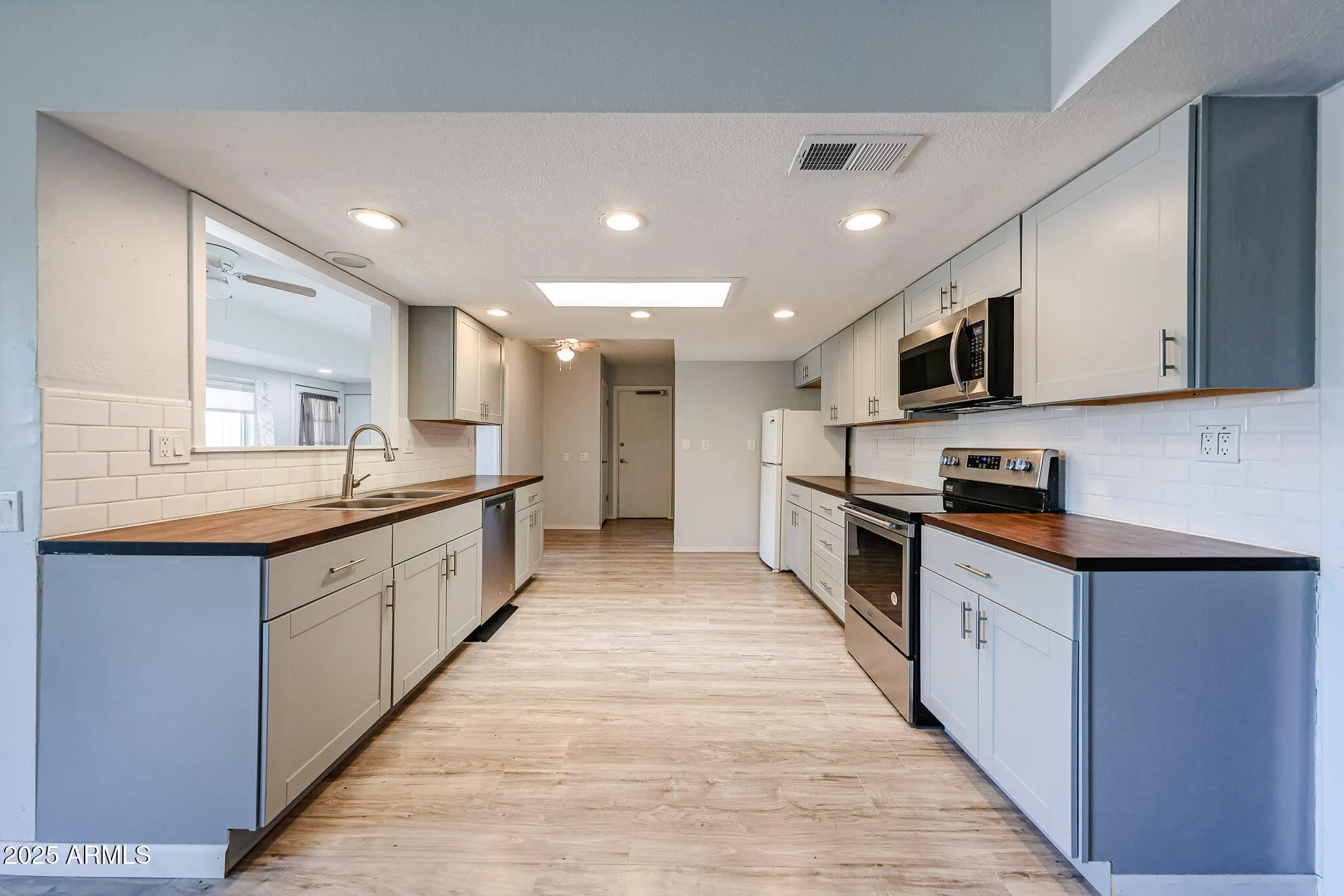 Property Slideshow image 19 of 40 | 19838 n pine springs dr, Sun City, AZ, 85373