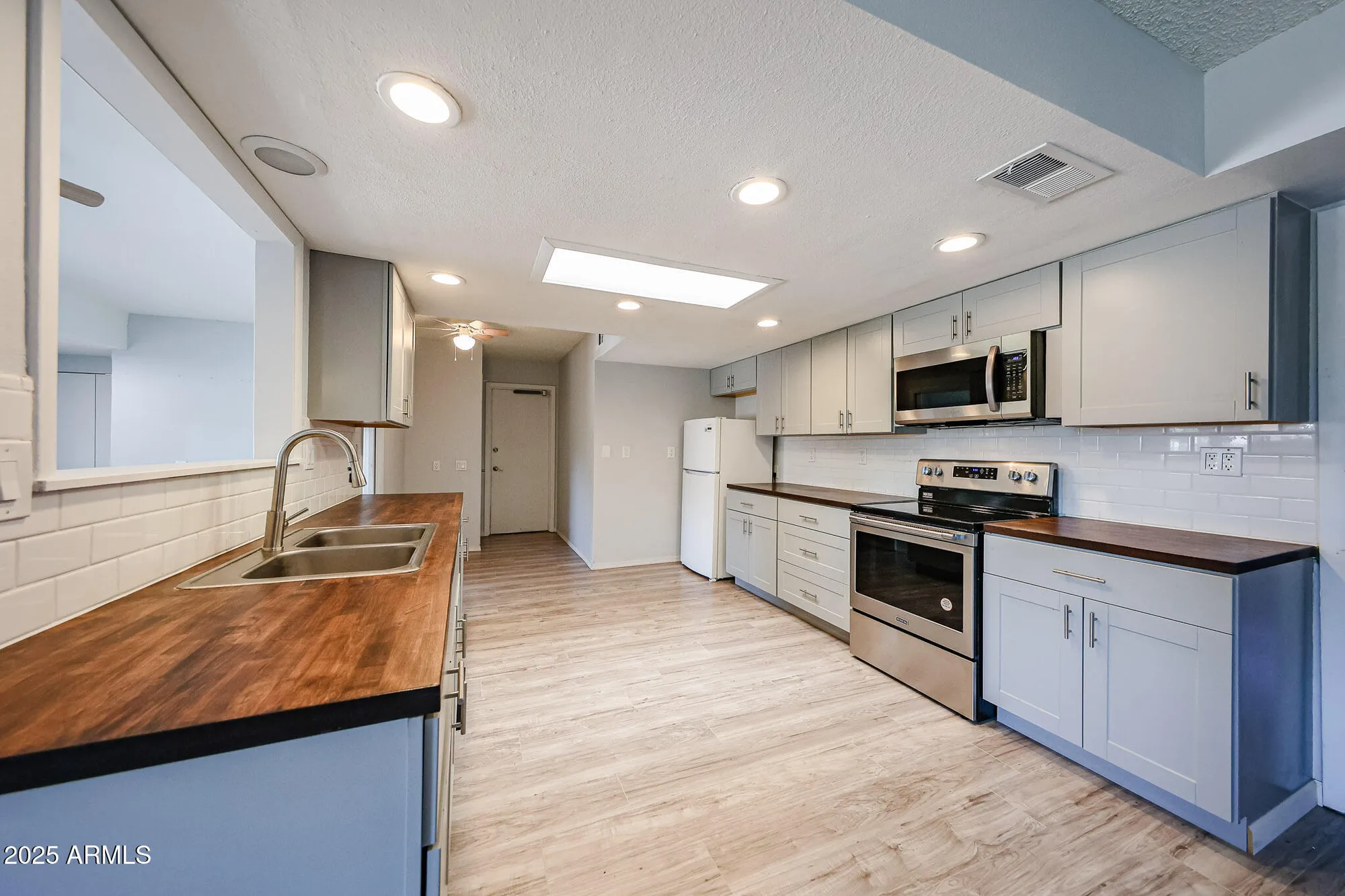 Property Slideshow image 20 of 40 | 19838 n pine springs dr, Sun City, AZ, 85373