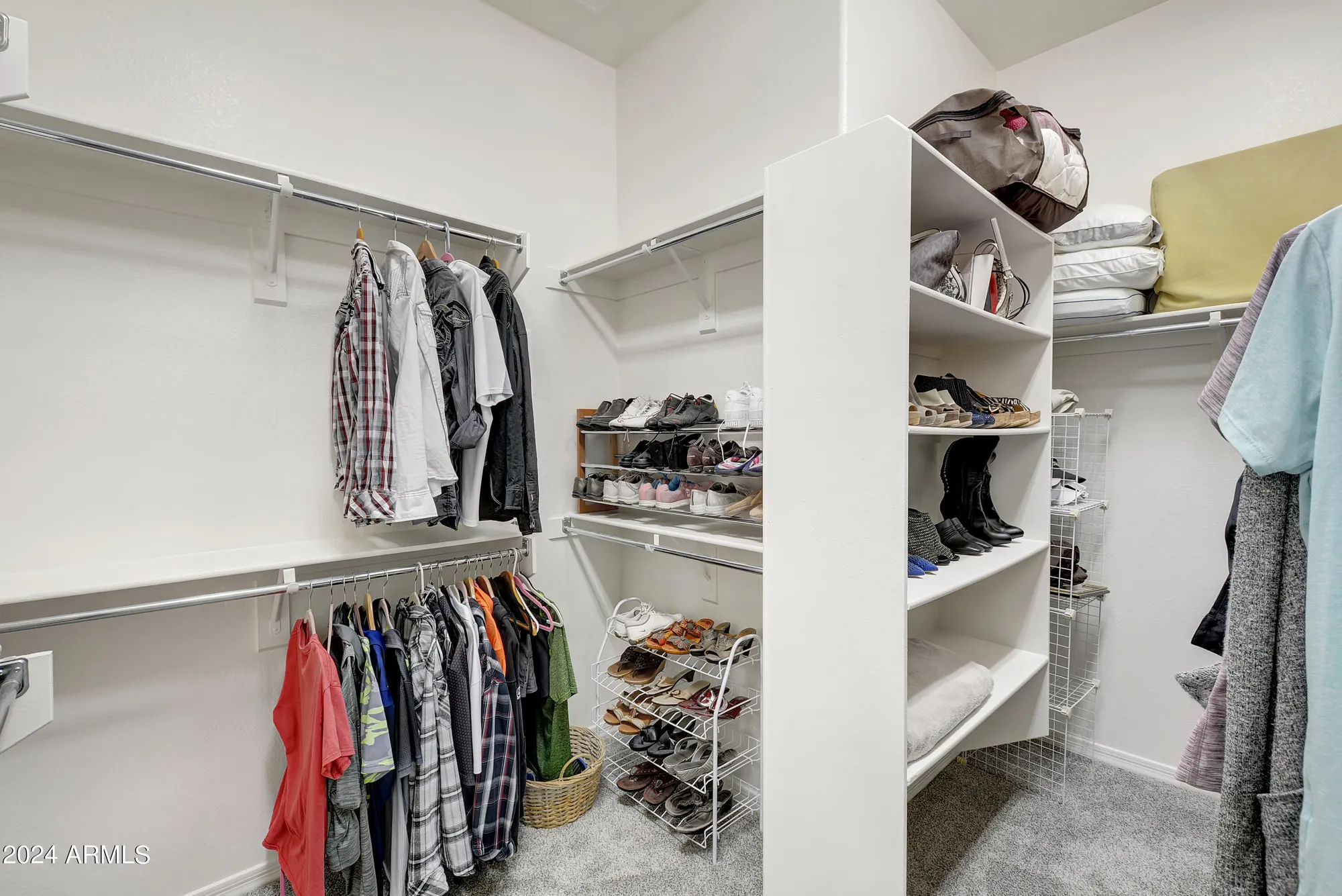 Property Slideshow image 16 of 48 | 3708 e hazeltine way, Chandler, AZ, 85249