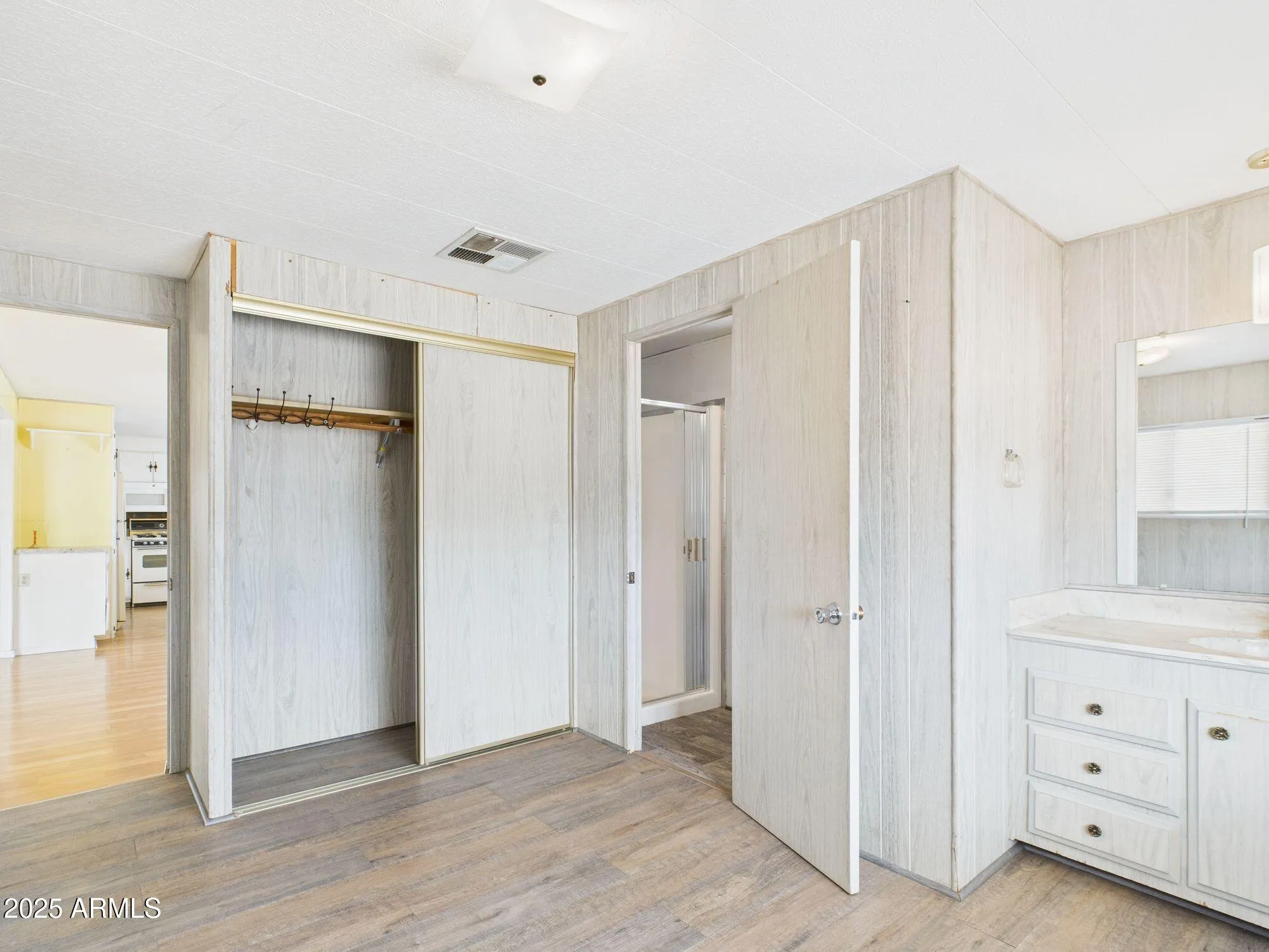 Property Slideshow image 16 of 21 | 428 s 80th way, Mesa, AZ, 85208