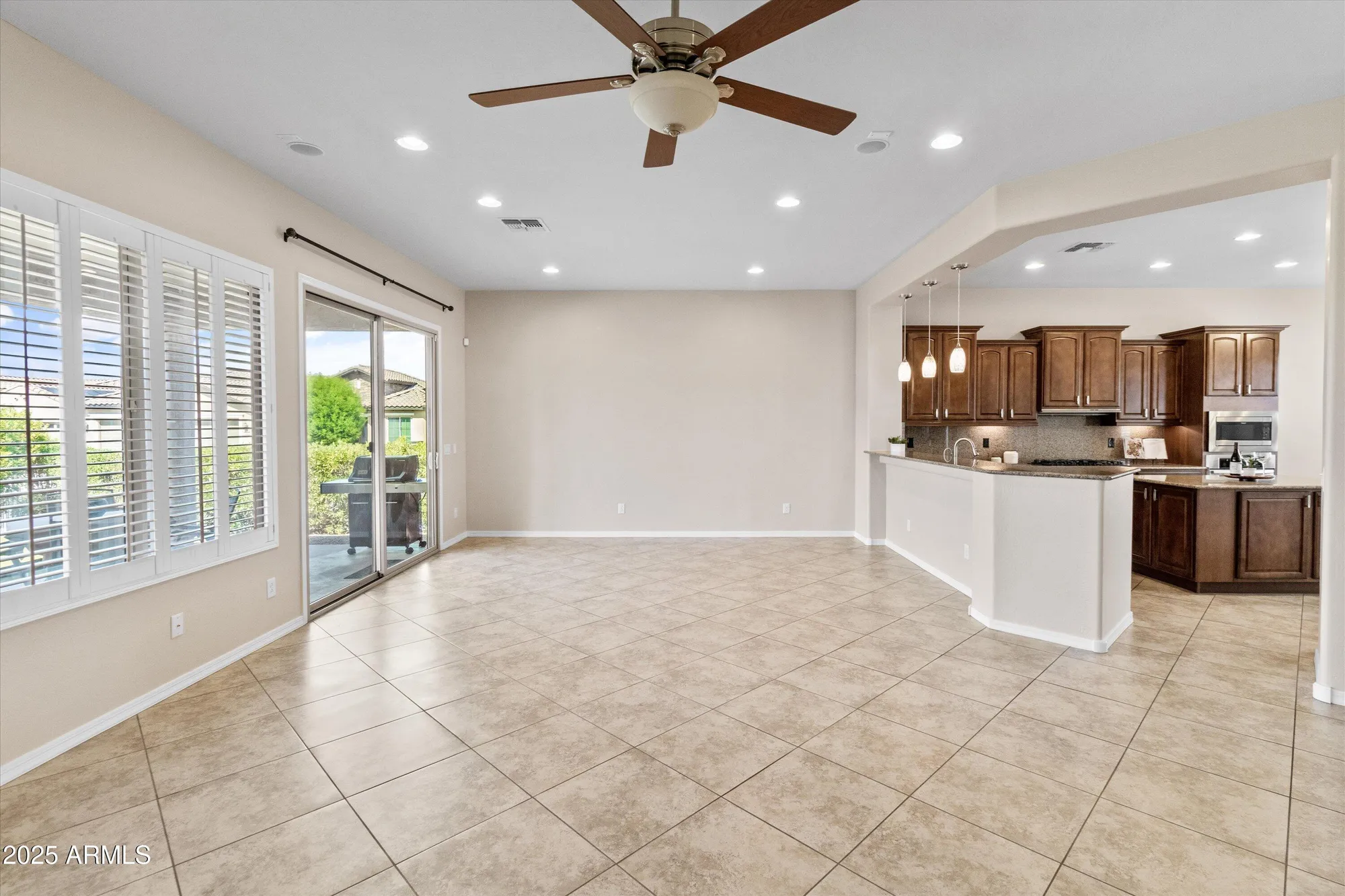 Property Slideshow image 11 of 61 | 26168 w tina ln, Buckeye, AZ, 85396