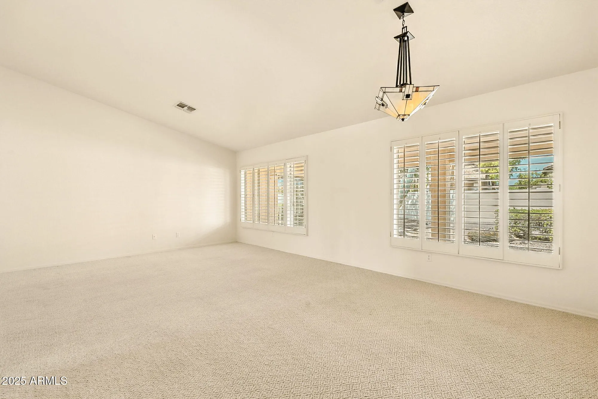 Property Slideshow image 11 of 78 | 15514 w piccadilly rd, Goodyear, AZ, 85395