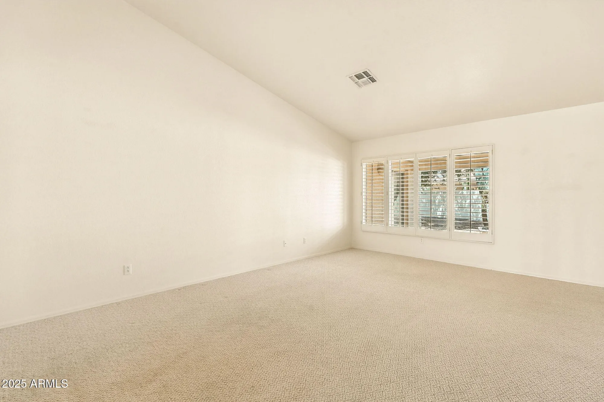 Property Slideshow image 5 of 78 | 15514 w piccadilly rd, Goodyear, AZ, 85395