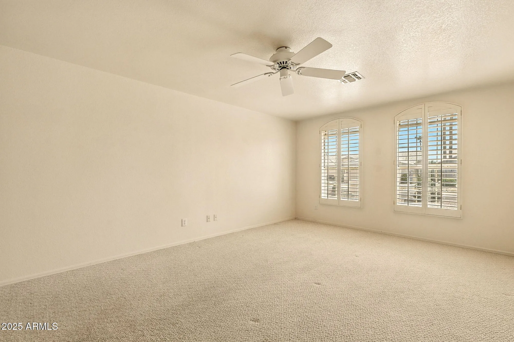 Property Slideshow image 39 of 78 | 15514 w piccadilly rd, Goodyear, AZ, 85395