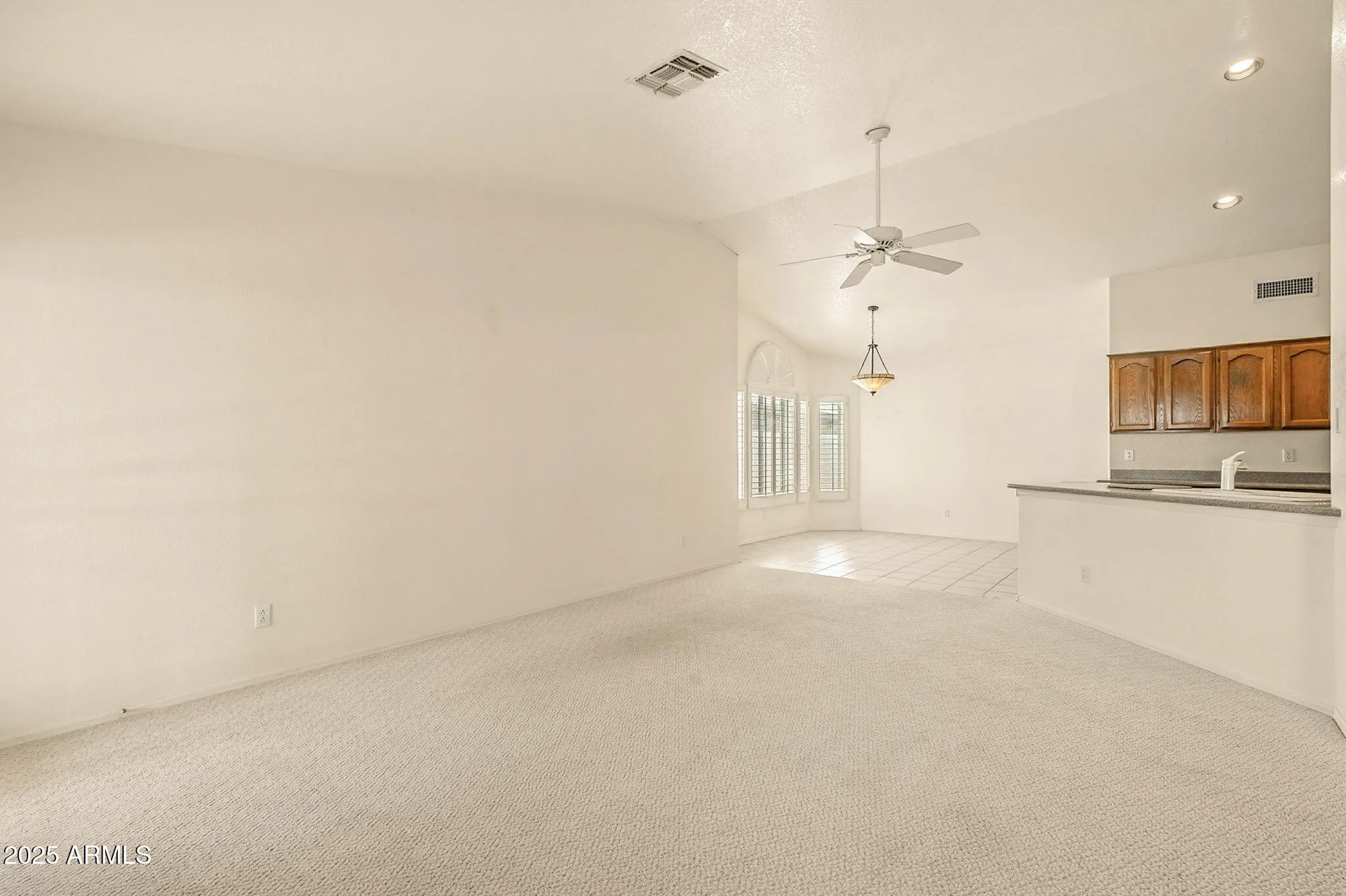 Property Slideshow image 15 of 78 | 15514 w piccadilly rd, Goodyear, AZ, 85395