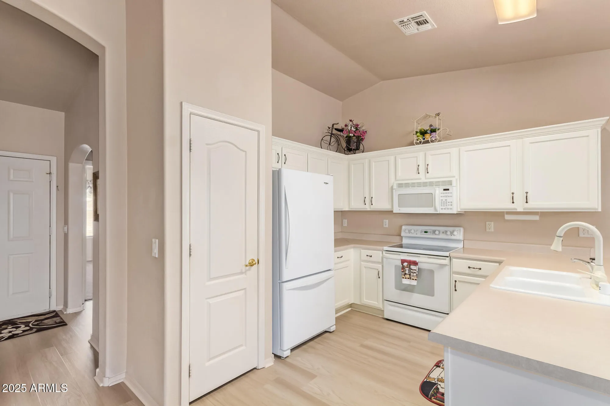 Property Slideshow image 8 of 21 | 1472 e torrey pines ln, Chandler, AZ, 85249