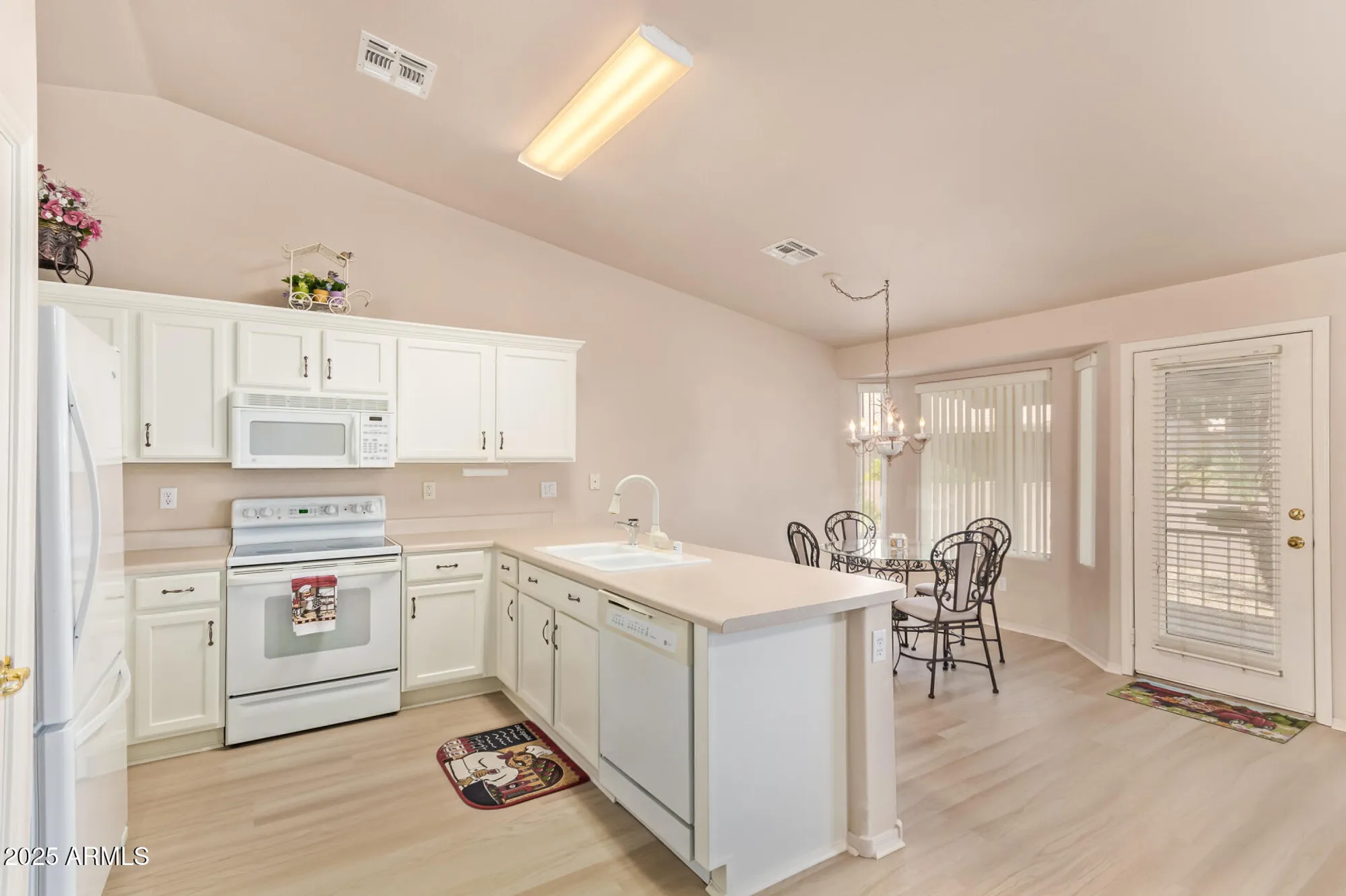 Property Slideshow image 9 of 21 | 1472 e torrey pines ln, Chandler, AZ, 85249