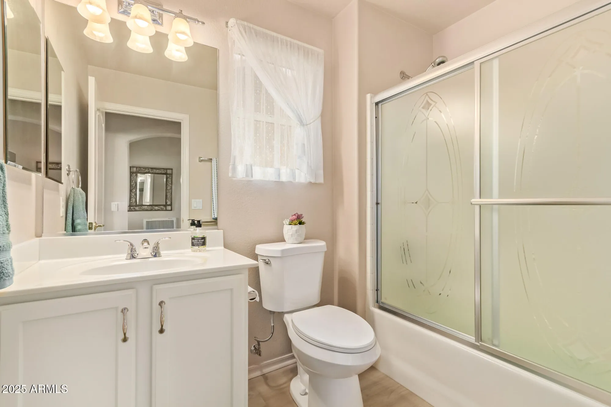 Property Slideshow image 14 of 21 | 1472 e torrey pines ln, Chandler, AZ, 85249